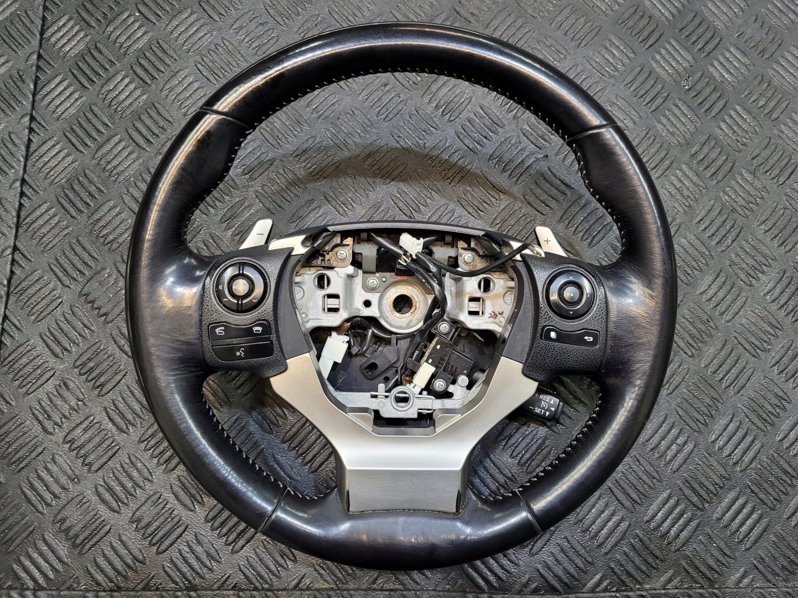 steering wheel, MULTIFUNKCJA with shifting TEMPOMAT LEXUS IS III 300 H