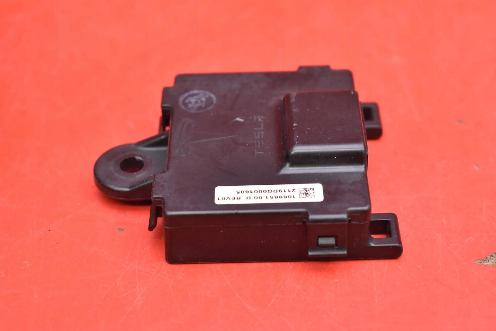 control unit module handles right front 1069651-00-D TESLA S LIFT AWD 16-21