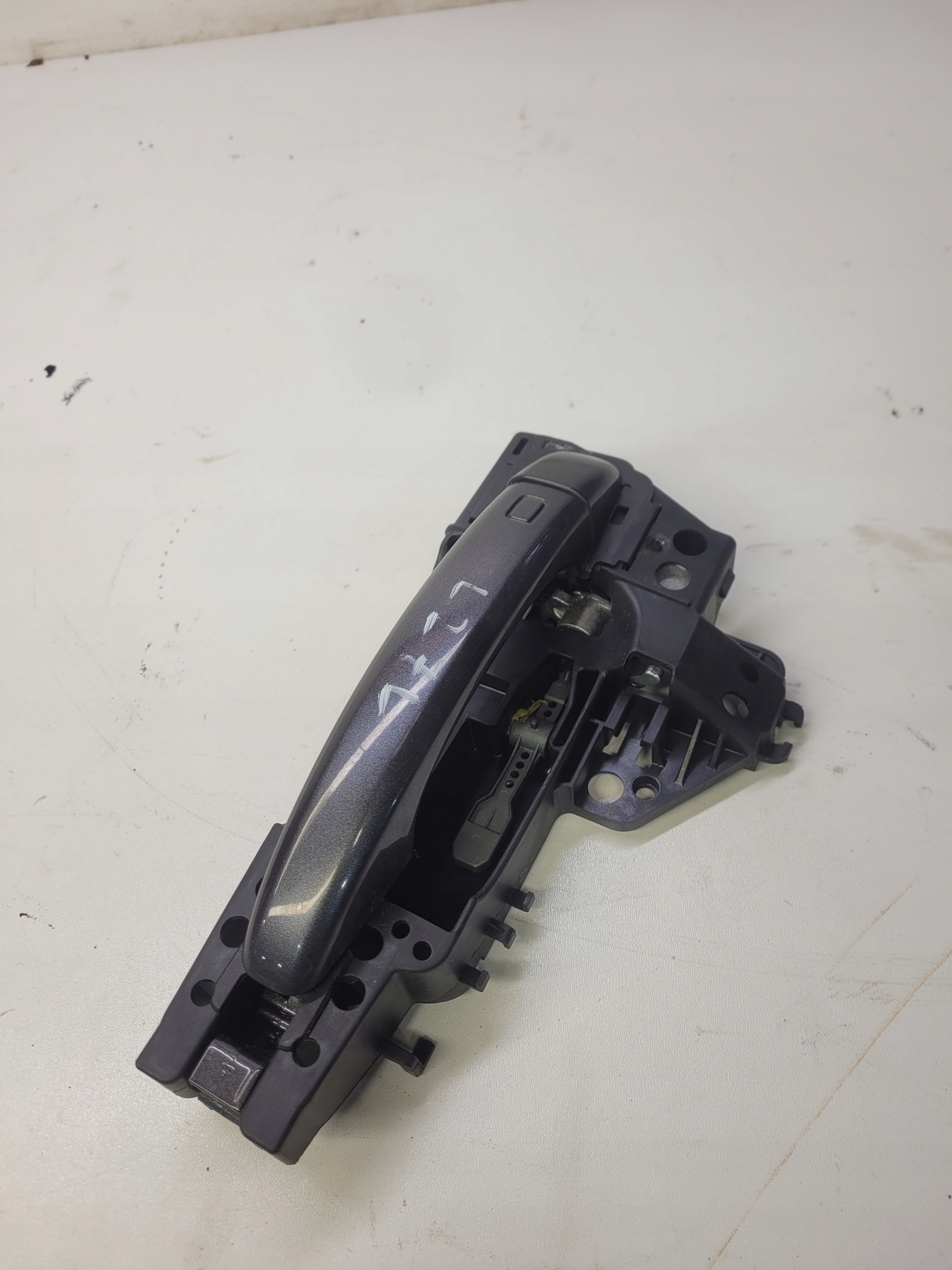 handle left AUDI A4 B8 A5 8T Q5 LZ7L 8T0837885A *