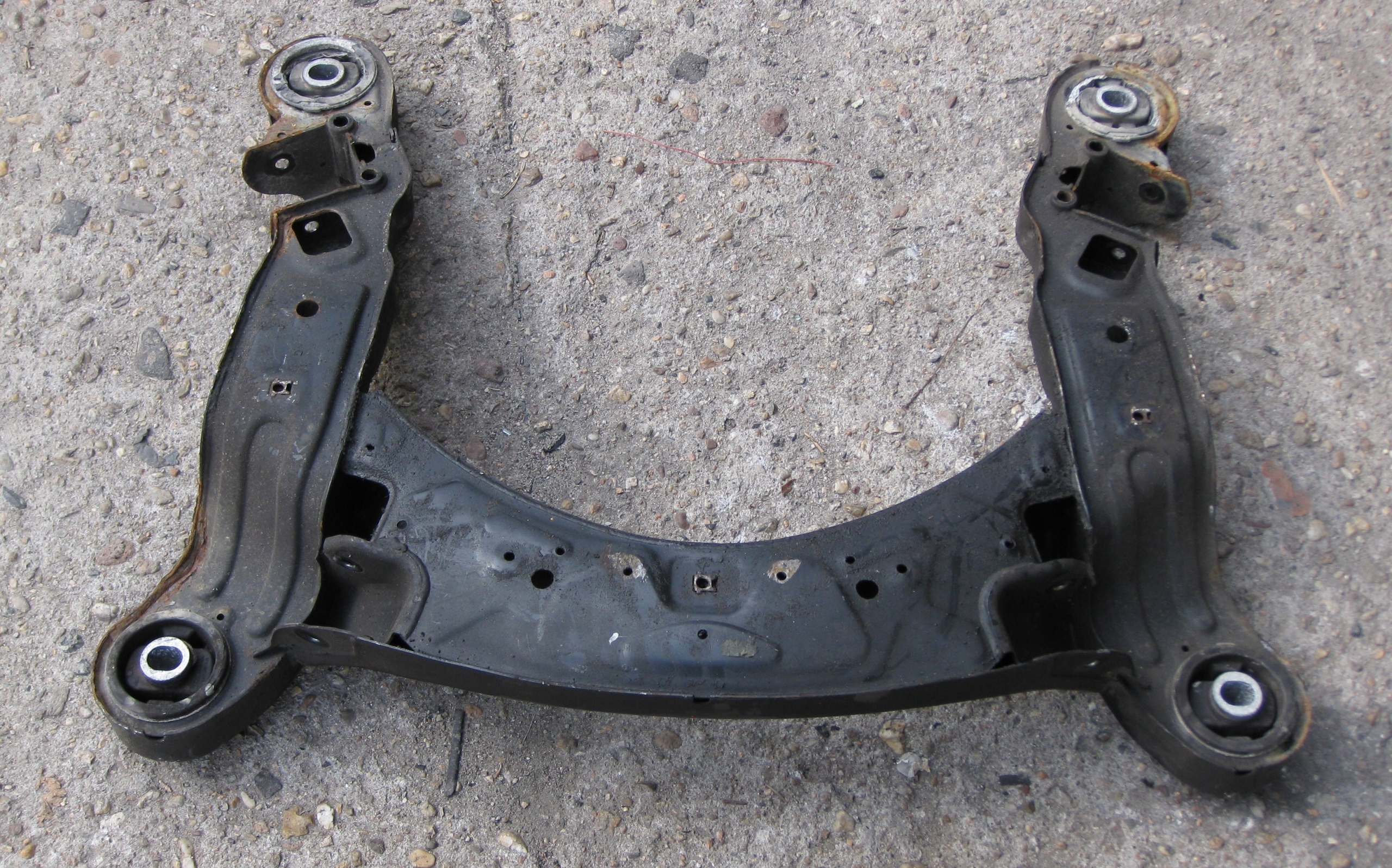 AUDI A6 C6 2.4 6V 05R KOMBI subframe axle beam front