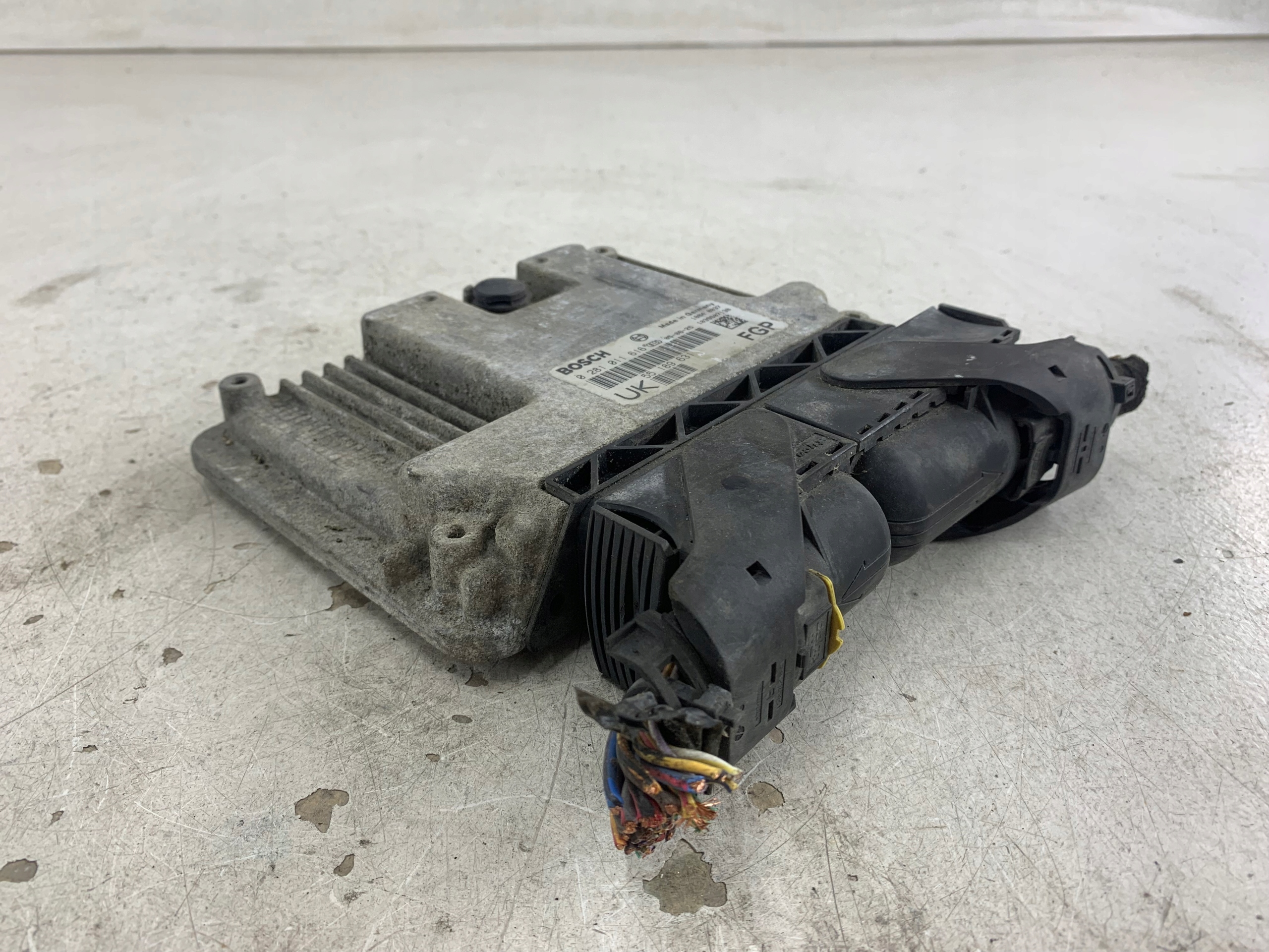 OPEL VECTRA C 1.9 CDTI control unit of the engine 55189631