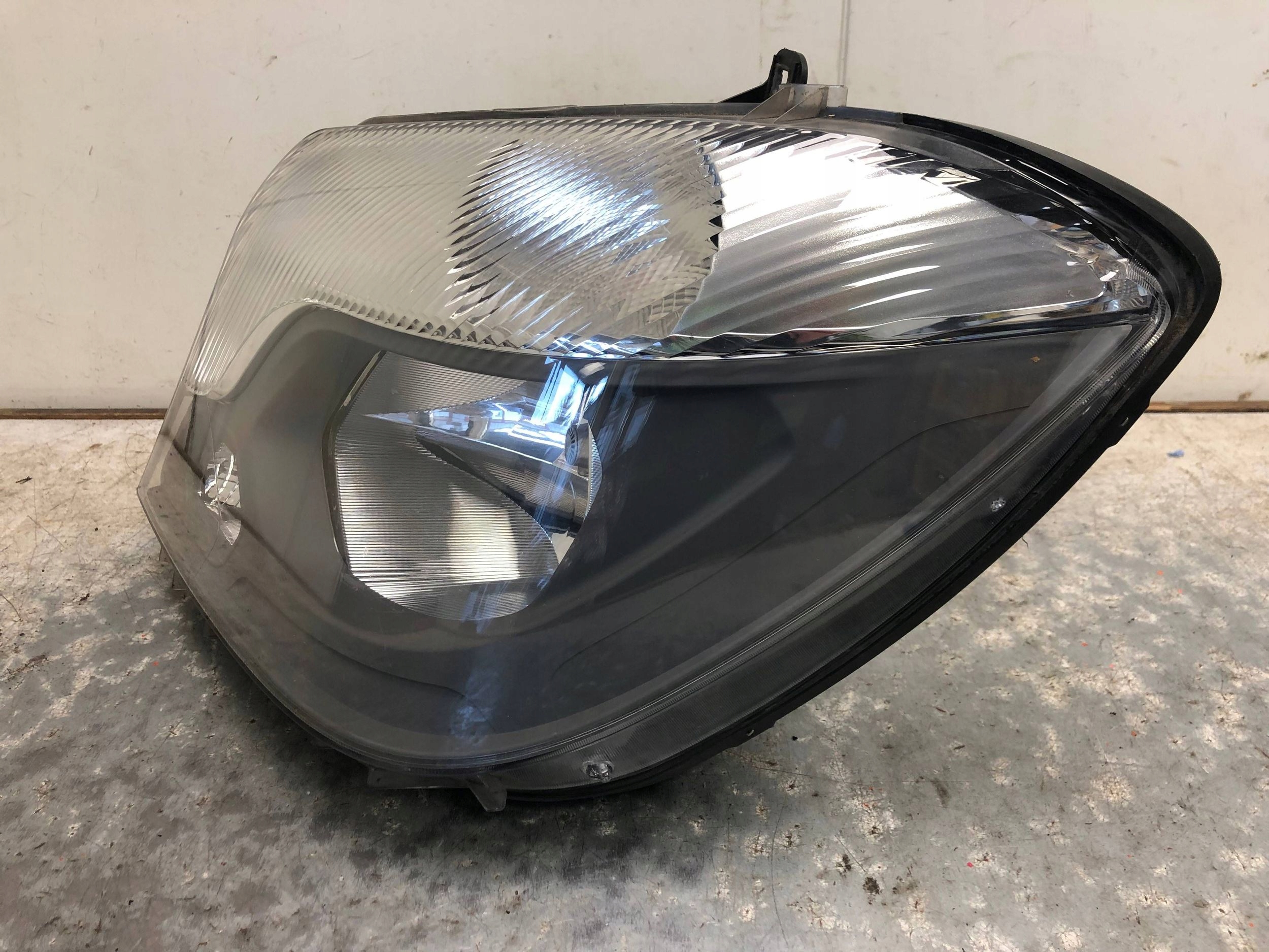 light left front MERCEDES W906 LIFT A9068205600