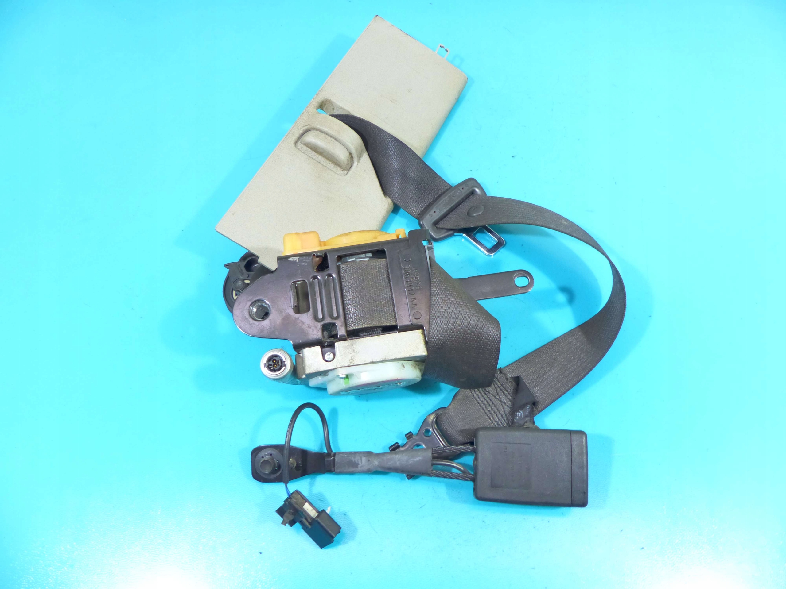 ремень безопасности передняя правая opel INSIGNIA A англия