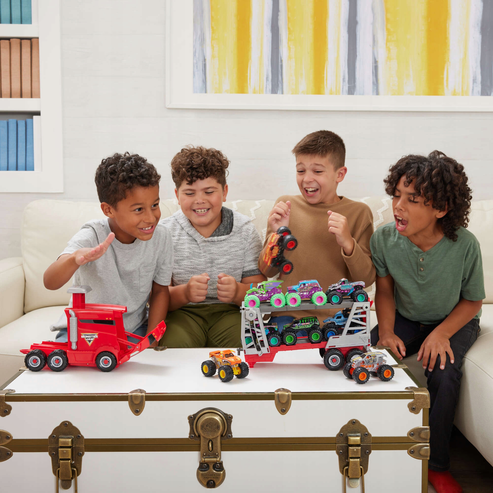 MONSTER JAM ZESTAW DUŻY TRANSPORTER Z WYRZUTNIĄ I CIĘŻARÓWKA