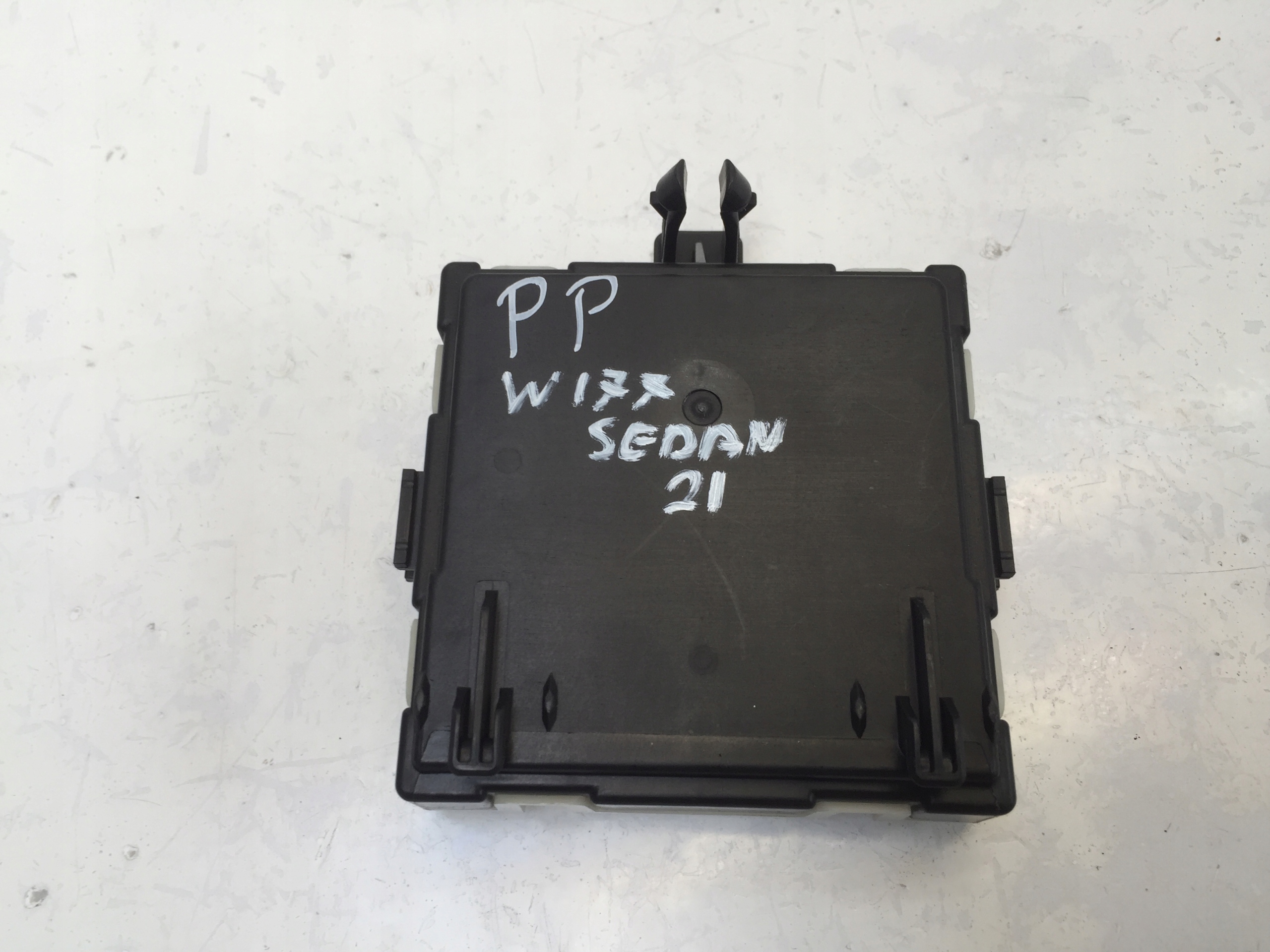 A1779005409 - MERCEDES A W177 2021 DOOR MODULE Front RIGHT