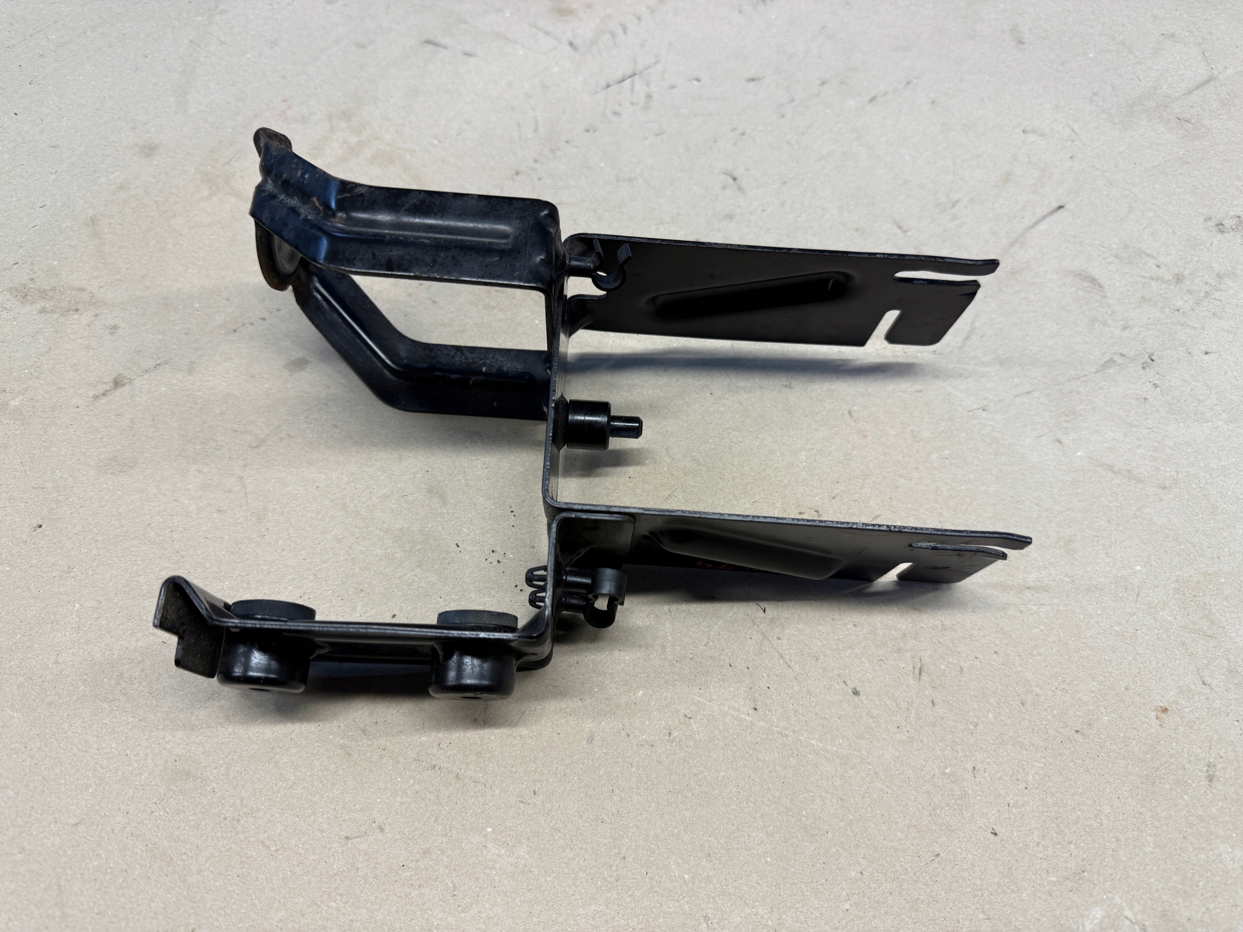 VW TRANSPORTER T4 LIFT bracket holder POMPY ABS 7D0614711F