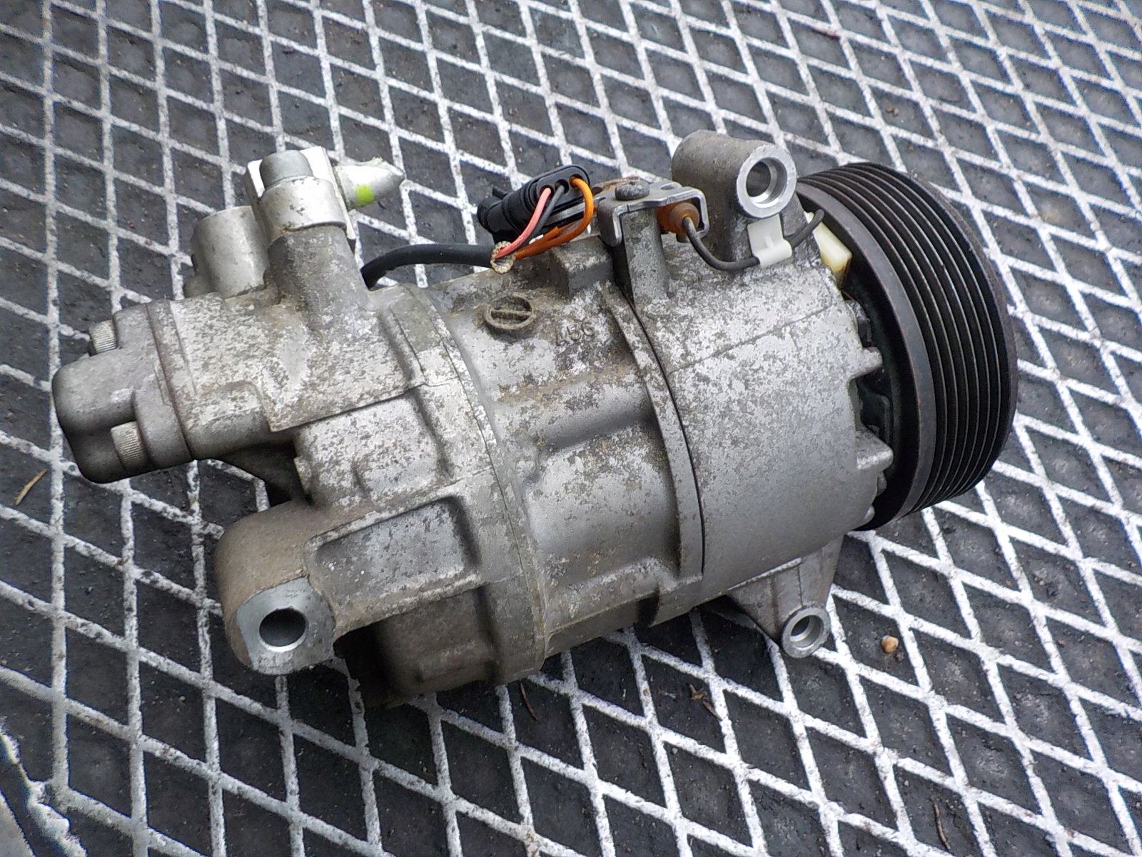 BMW E87 E90 2.0 B kompresor pumpa klimatizaci 9182794-01