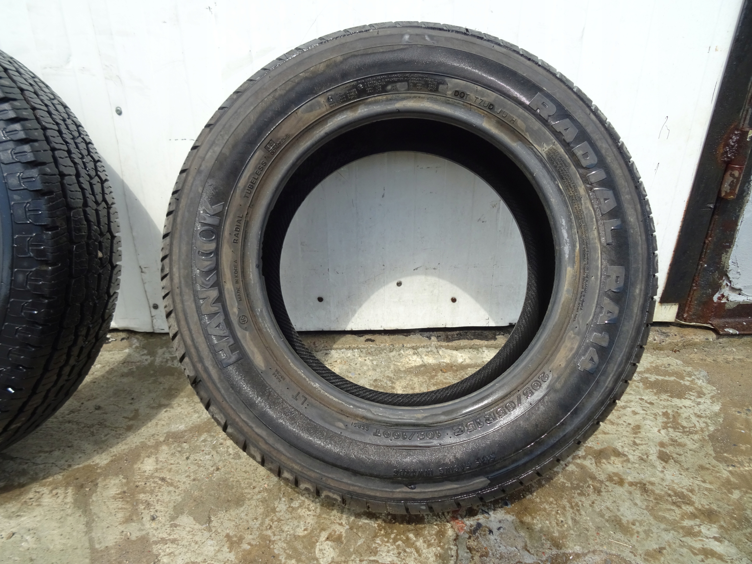 OPONA HANKOOK RADIAL RA14 205/65 R15C 8mm 2008r