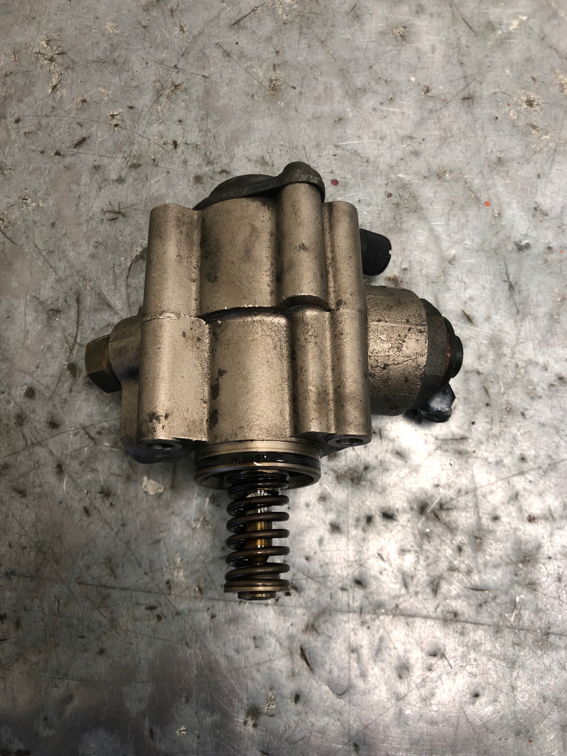 feed pump BLX 2.0 FSI VW GOLF V 06F127025D