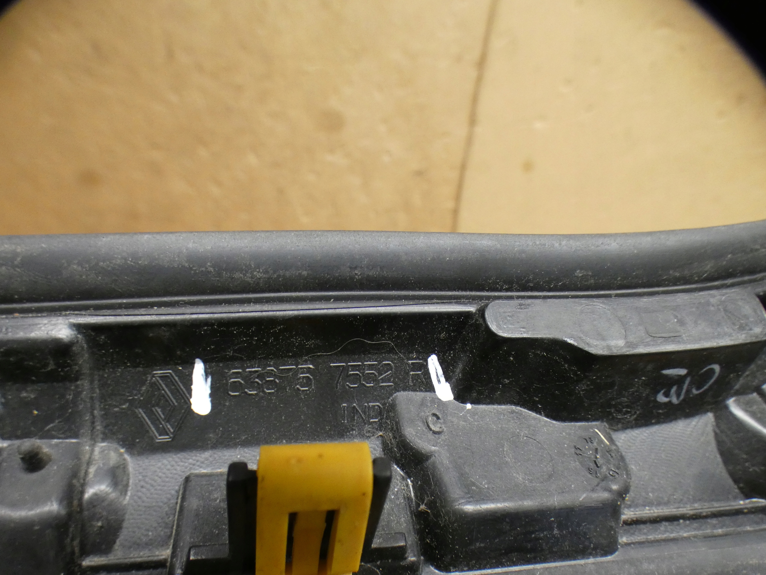 moulding CHROM of a fender left front ESPACE V INITIALE 638757552R