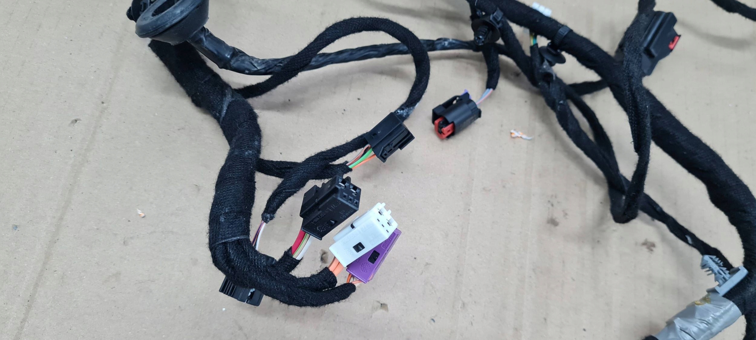 Chrysler Pacifica 2022 bundle wiring door right right rear part P68476642AA