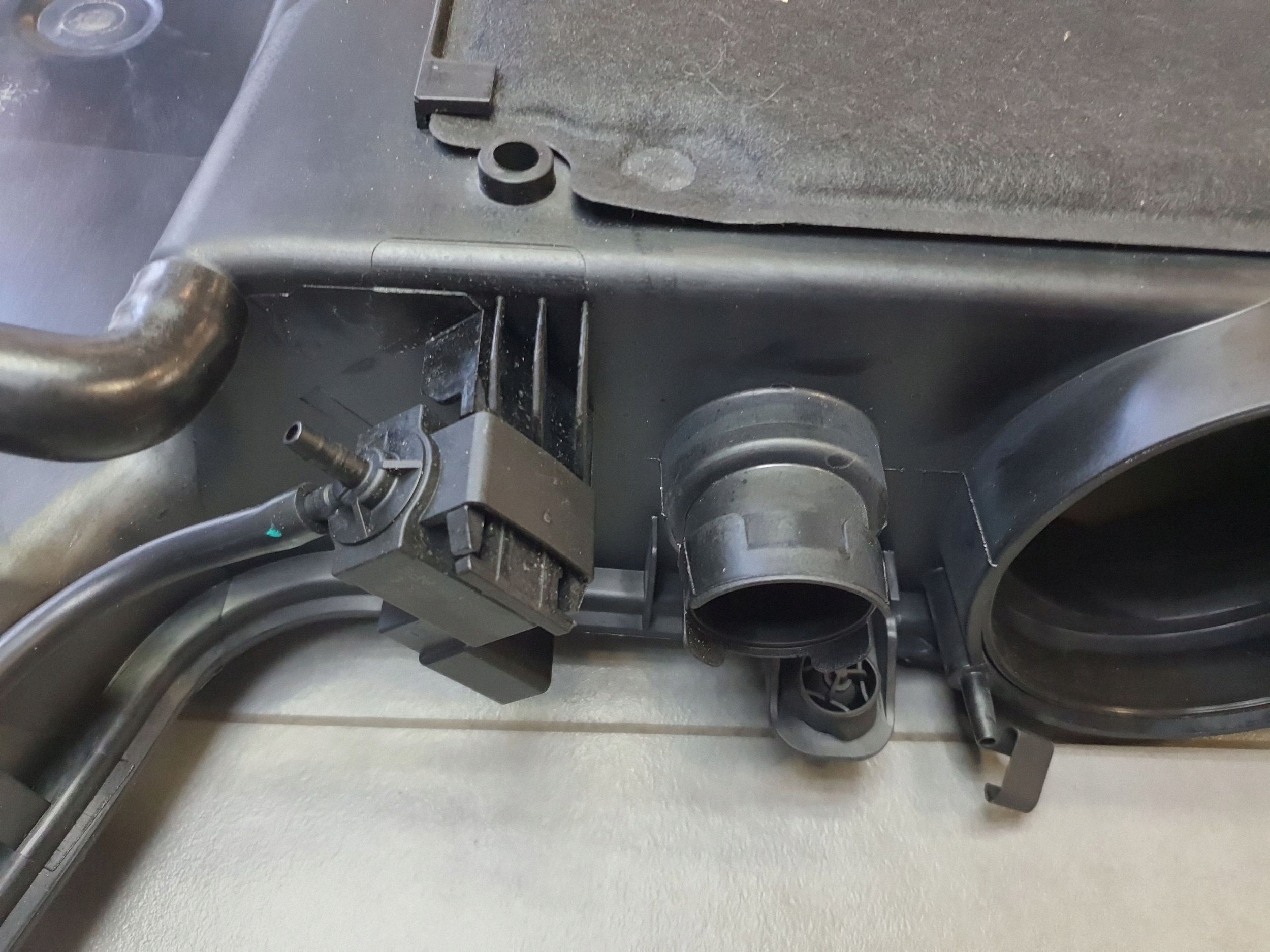 Audi Q8 3.0 tdi Gehäuse filter luft 4M0133843C