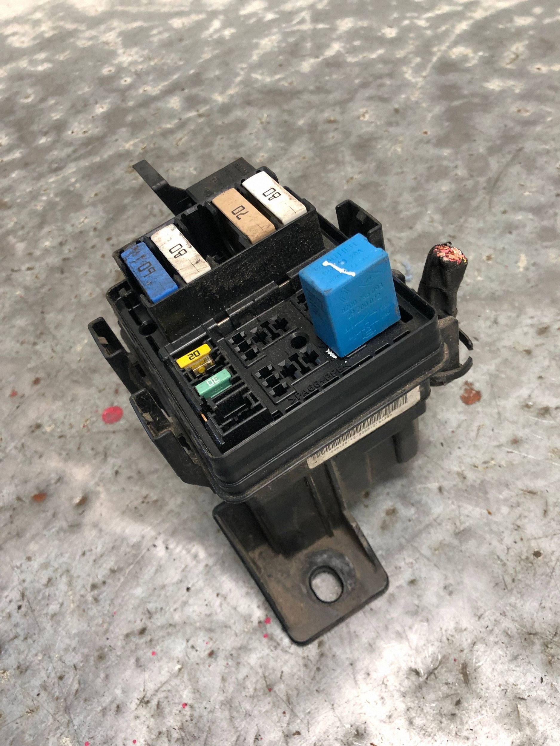 Module fusibles RENAULT MEGANE III 243880001R