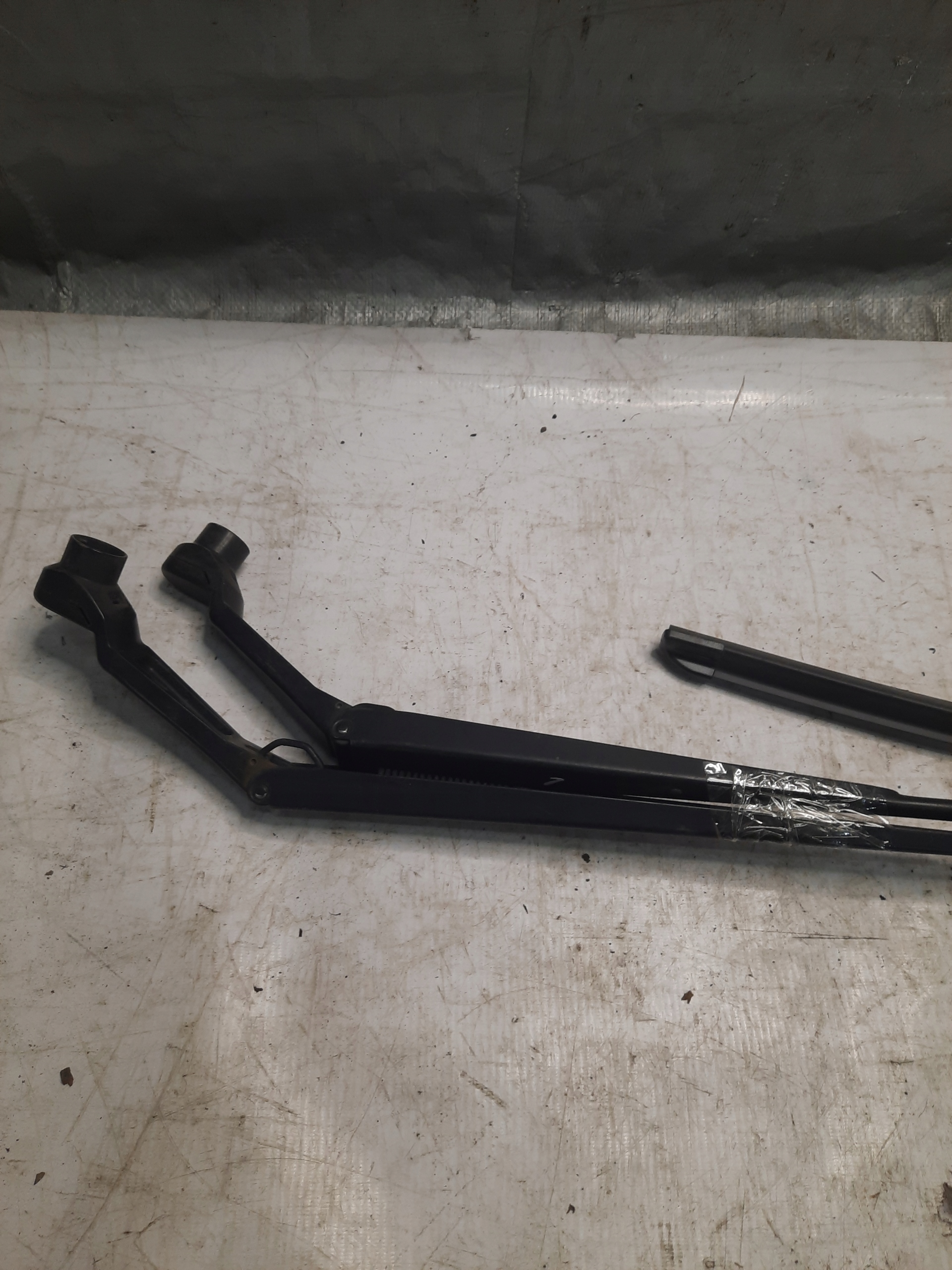 wiper arms front komplet Mazda 5