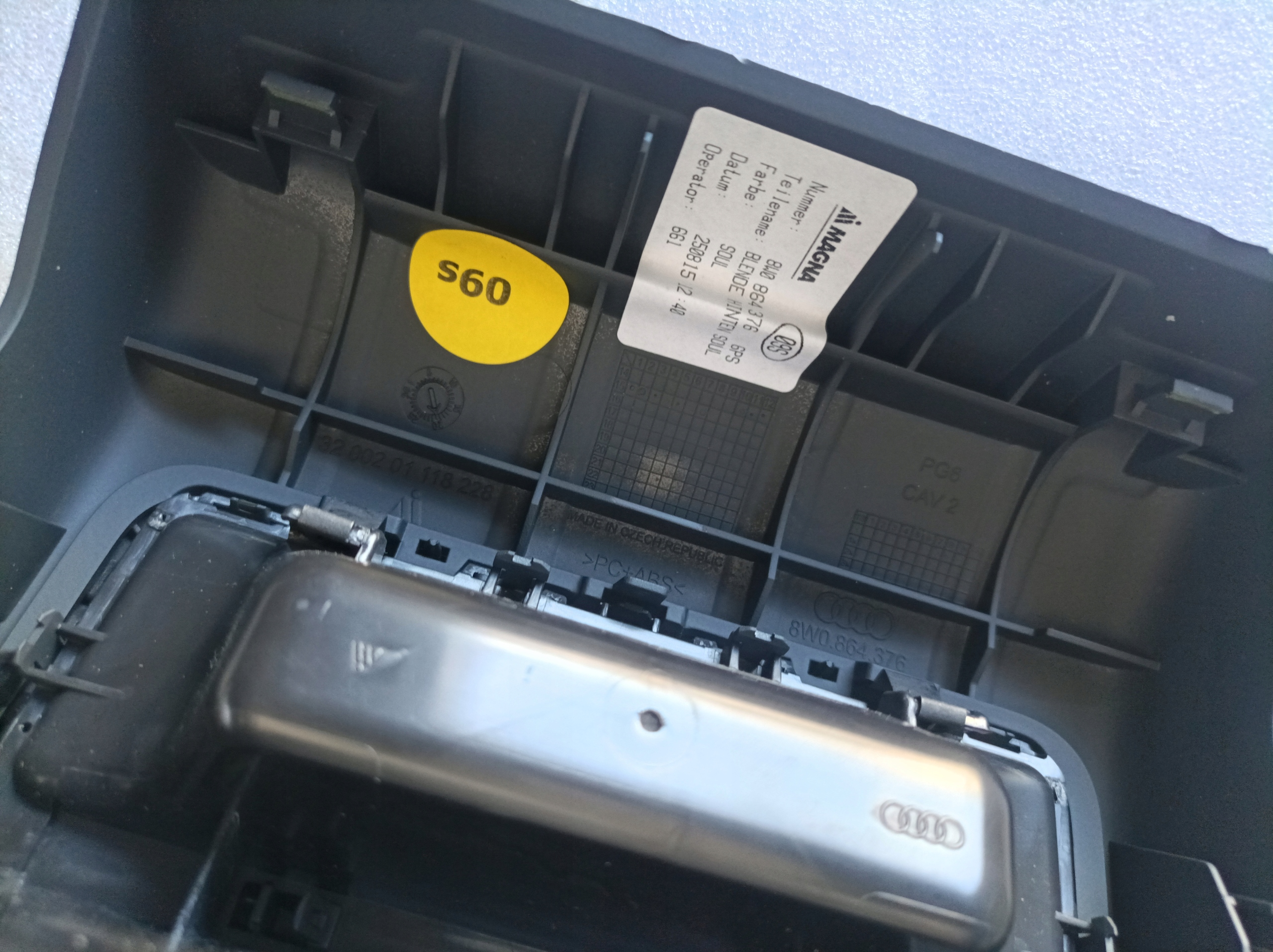 AUDI A4 B9 Blende Abdeckung TUNELU heck 8W0864376