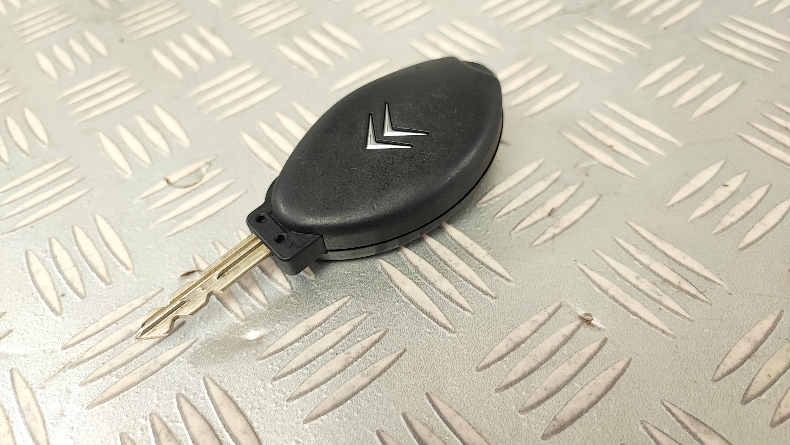 kluczyk pilot scyzoryk elektronika CITROEN C8 3 PRZYCISKI Numer katalogowy części kluczyk pilot scyzoryk elektronika CITROEN C8 3 PRZYCISKI