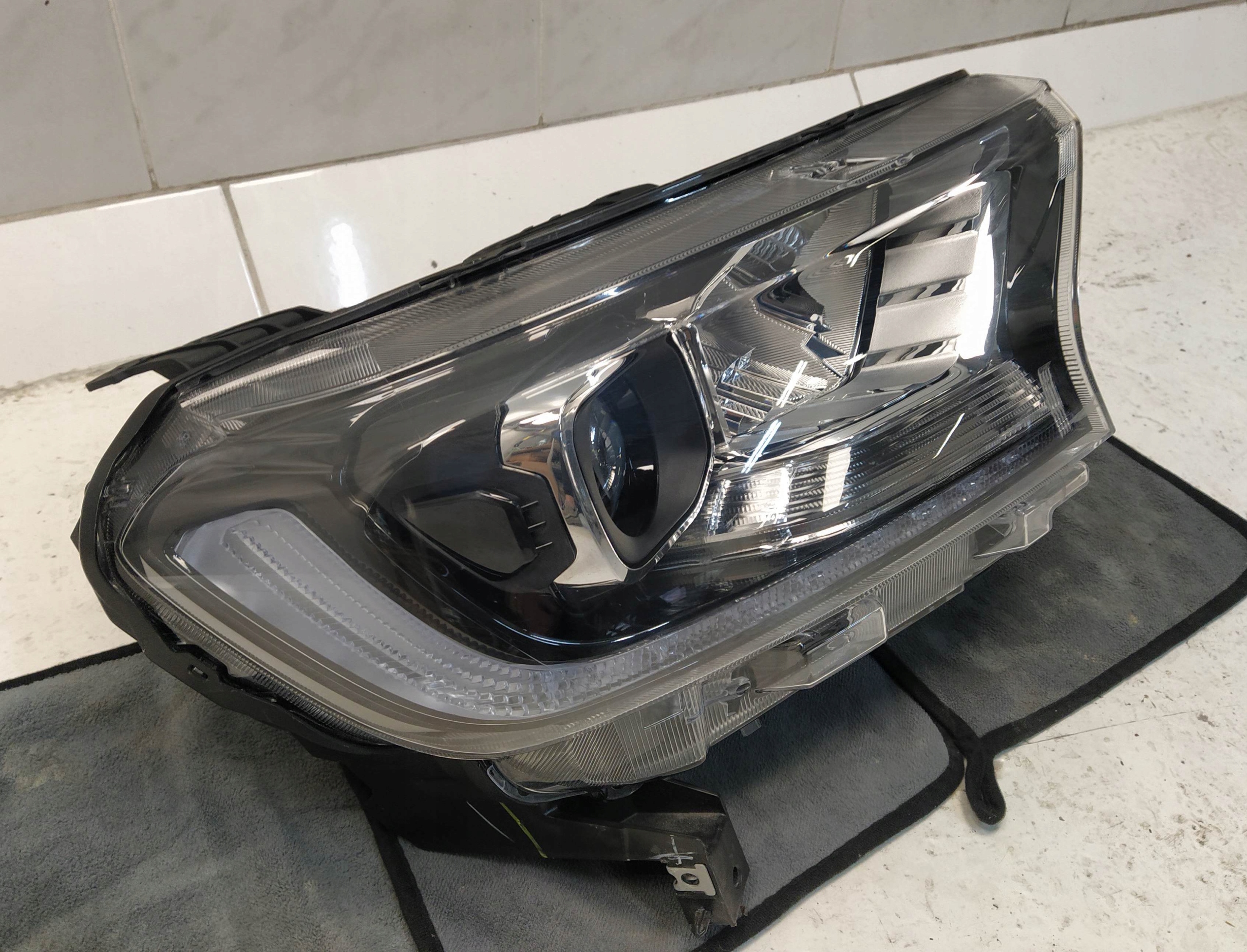 FORD RANGER LIFT 18-22 light right REFLEKTOR right FULL LED EUR