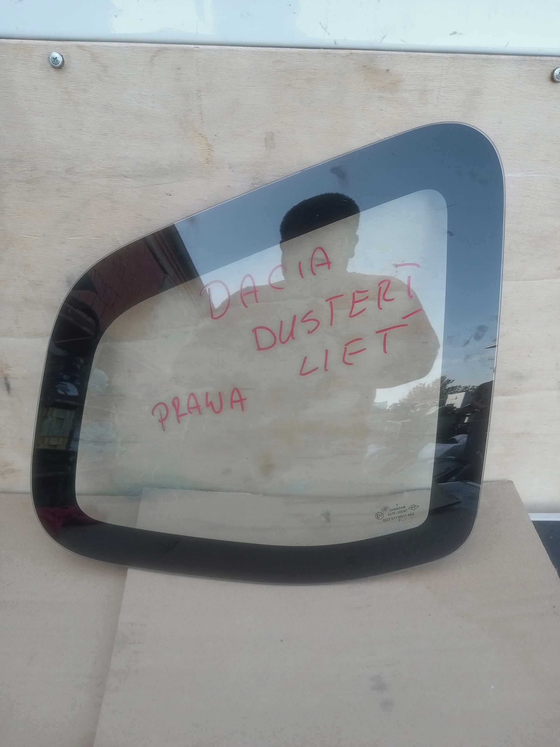 SZYBA KAROSERYJNA TYŁ DACIA DUSTER I LIFT PRAWA 17R