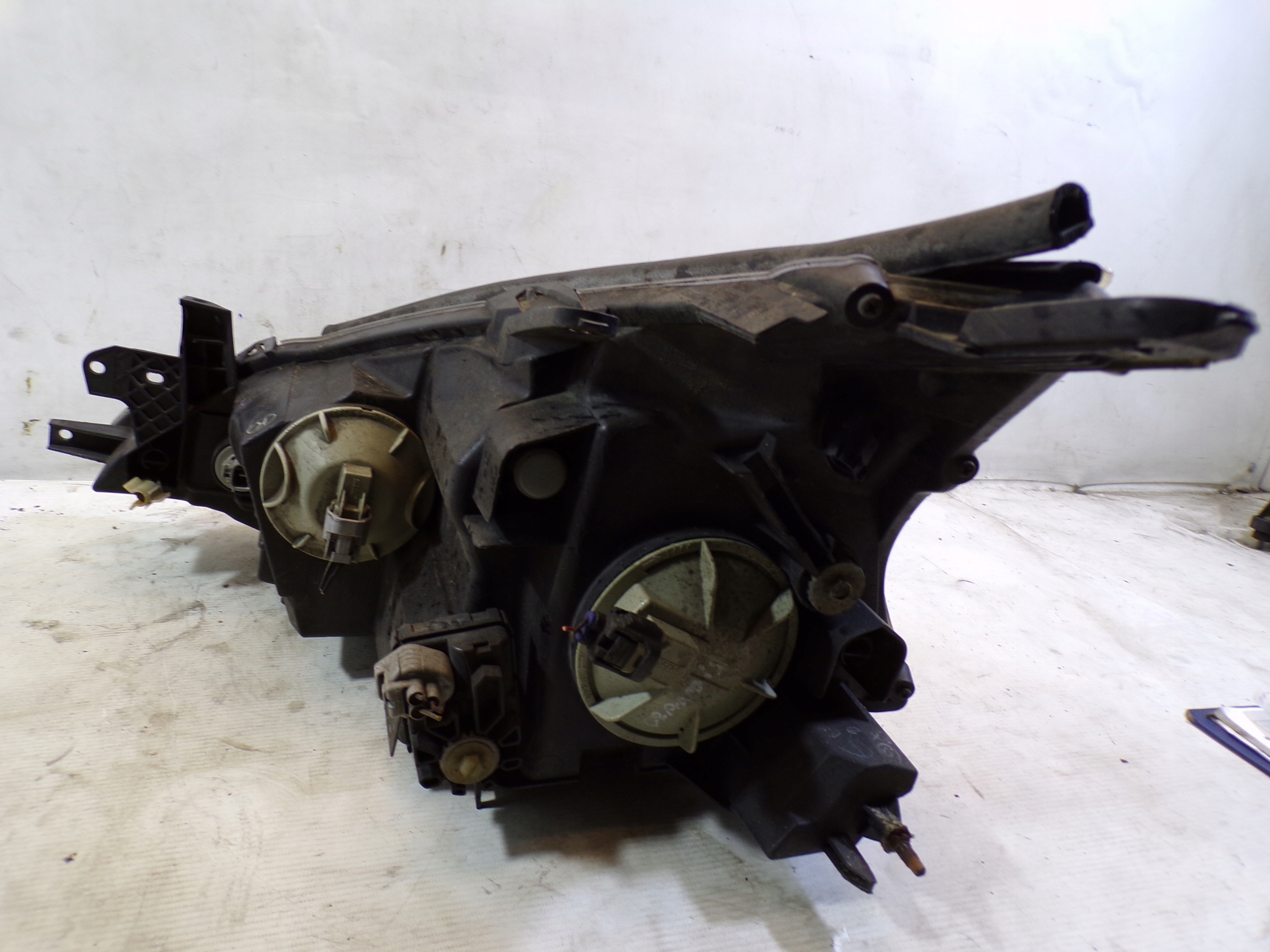 light front front right MITSUBISHI GRANDIS (1)
