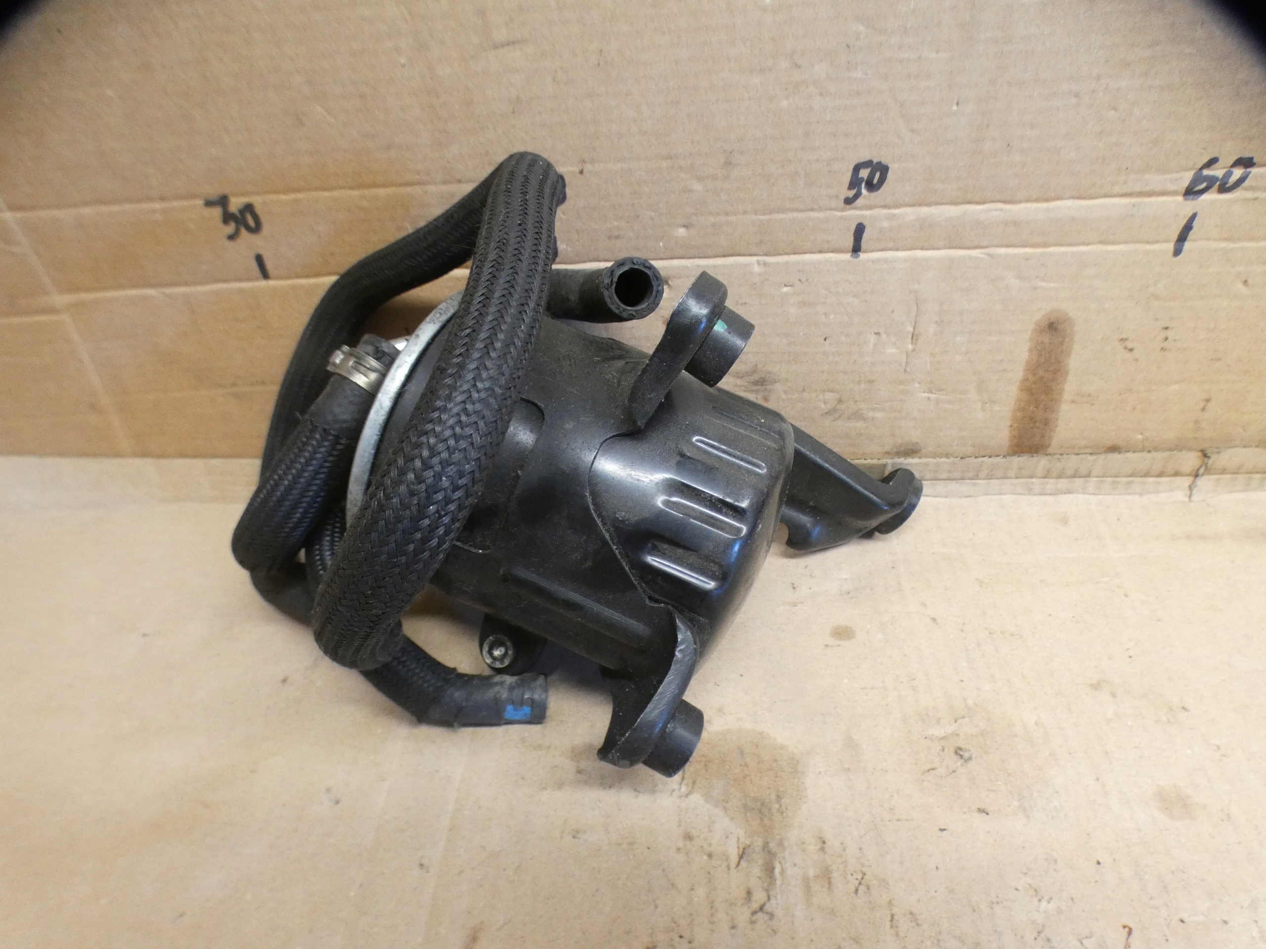 Gehäuse filter des Kraftstoffsbehälters MERCEDES-BENZ S W220 320 CDI