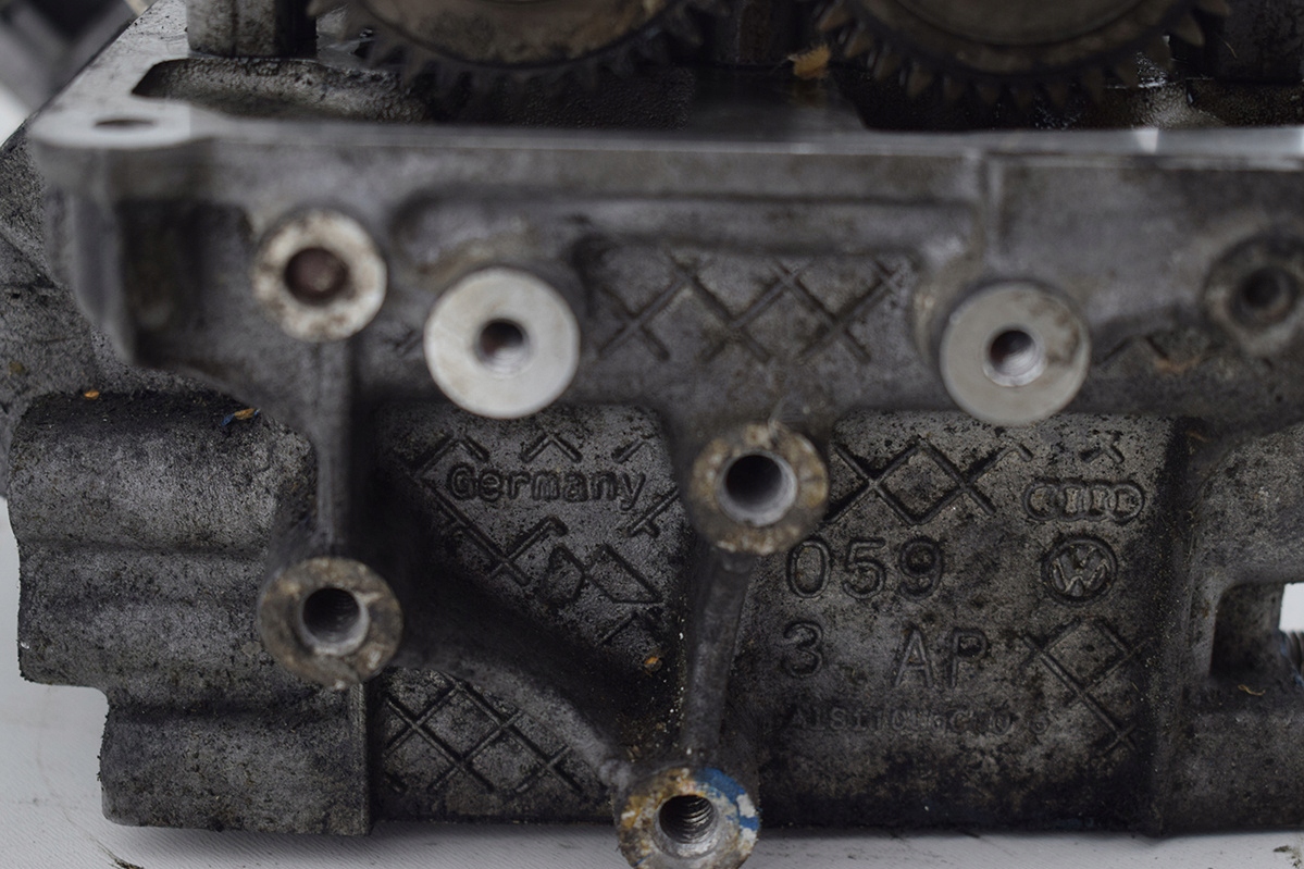 head. of the engine AUDI 3.0 TDI V6 CLA 059.3.AP left