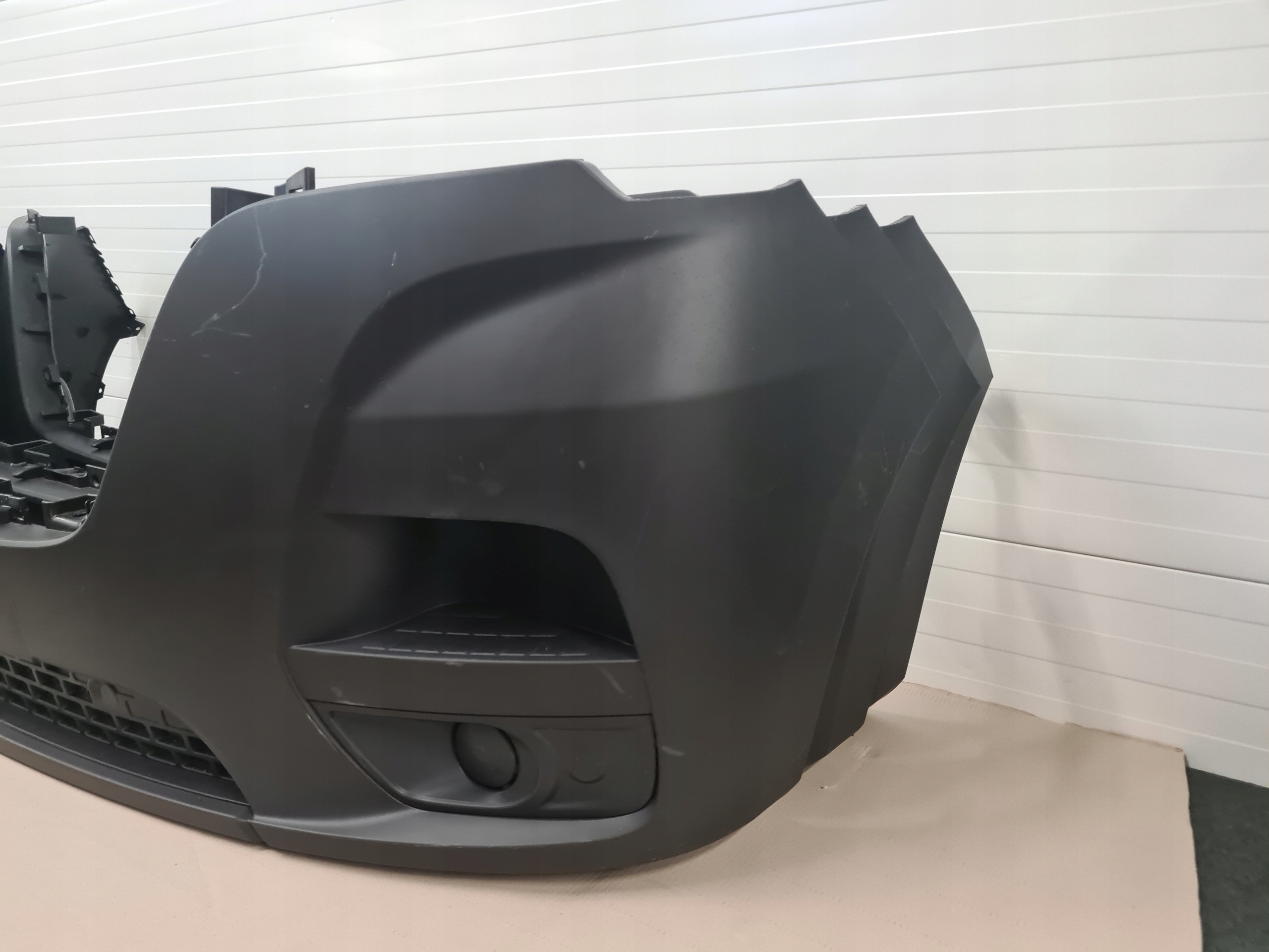 бампер передний renault мастер IV 620228205R