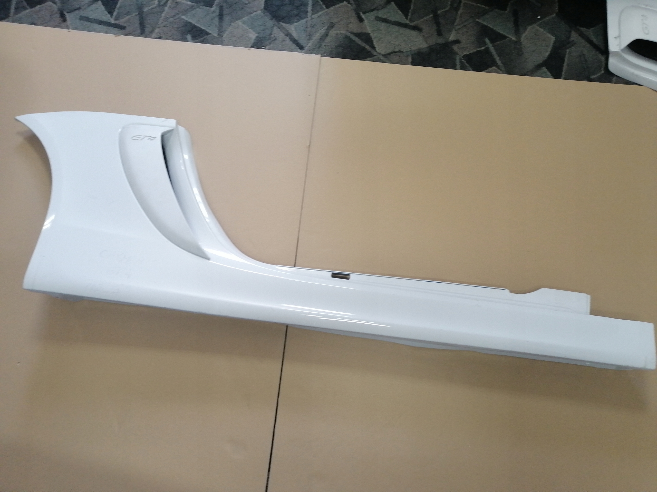 LISTWA PROGOWA PORSCHE CAYMAN GT4 PRAWA 982