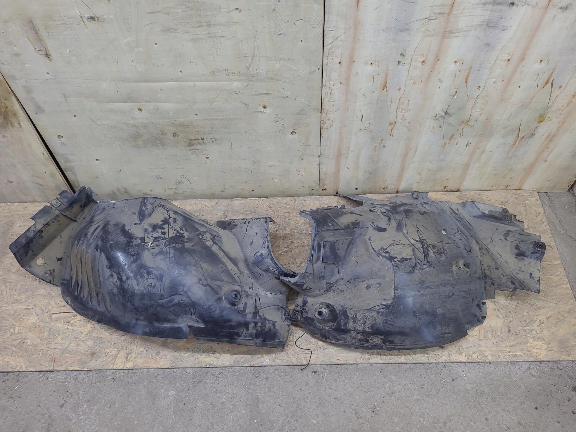 mudguard front left side Mercedes-Benz C W204 2008 A2046981330