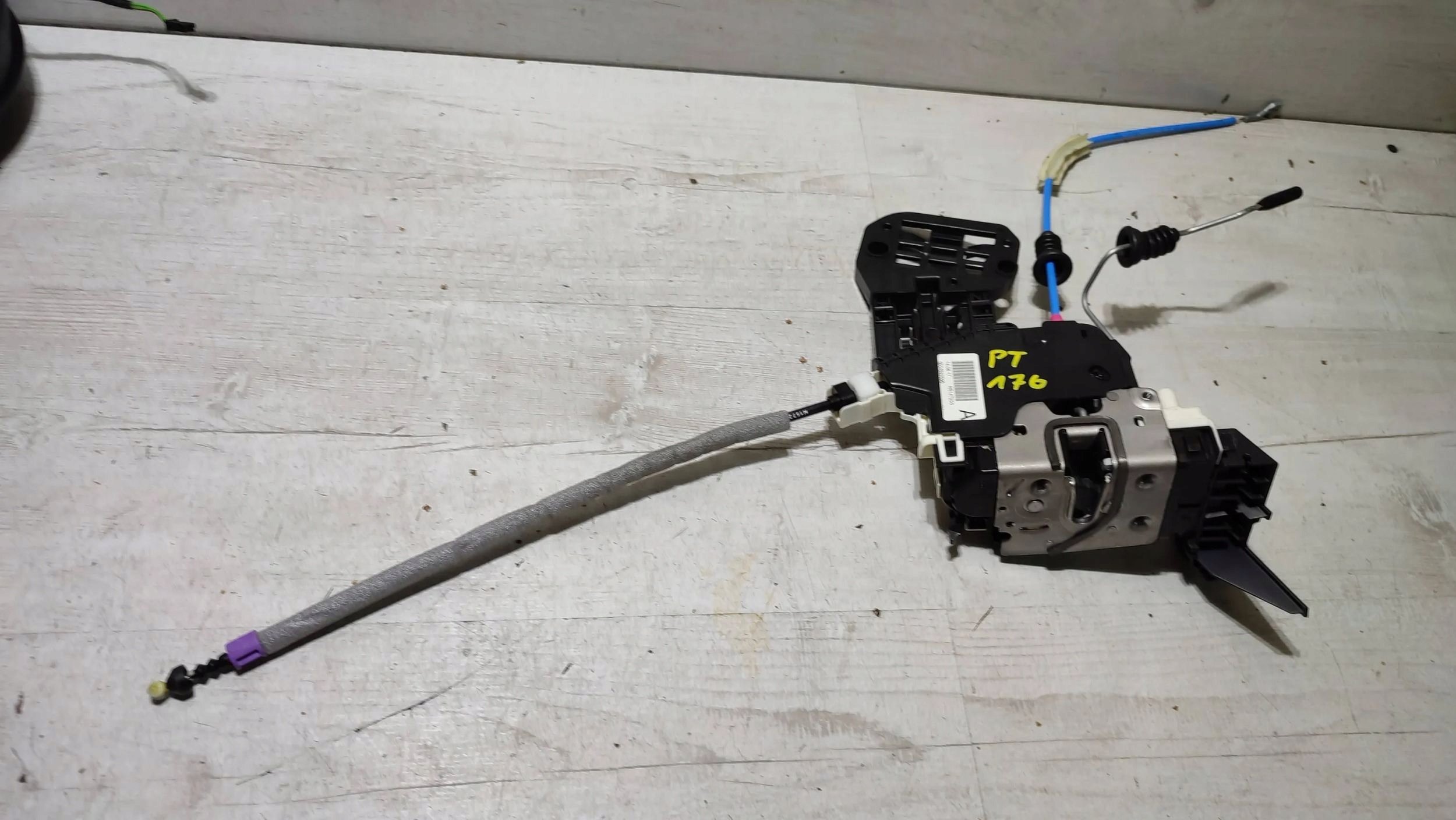 Mercedes-Benz A W176 2017 rear part side right lock door