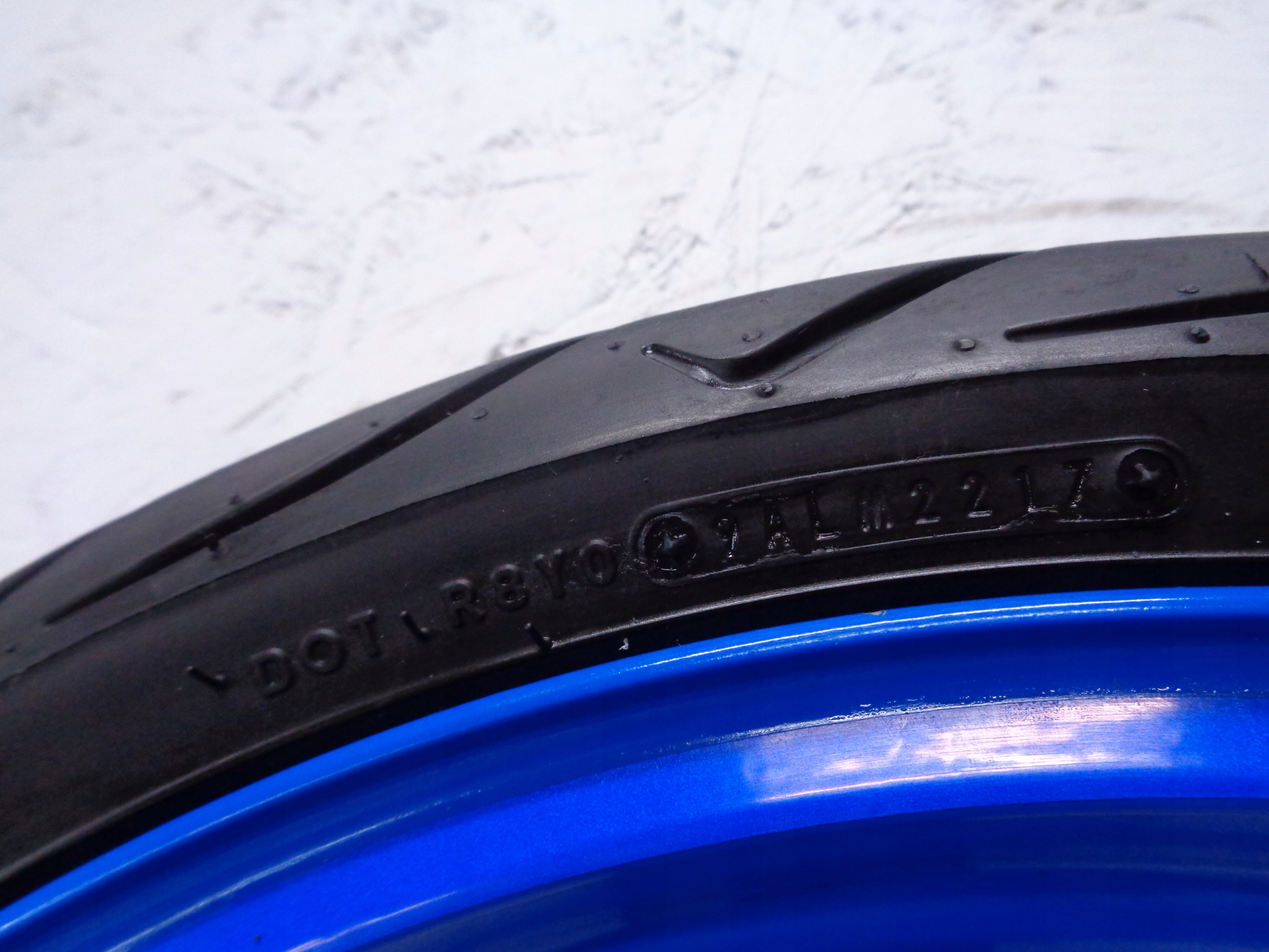 Suzuki GSX-R 600 K1 K2 K3 передний обод колеса