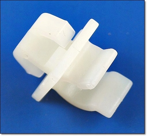 2szt SUZUKI SWIFT '04-'10 -SPINKA PODPORY MASKI Numery katalogowe zamienników B22050-2