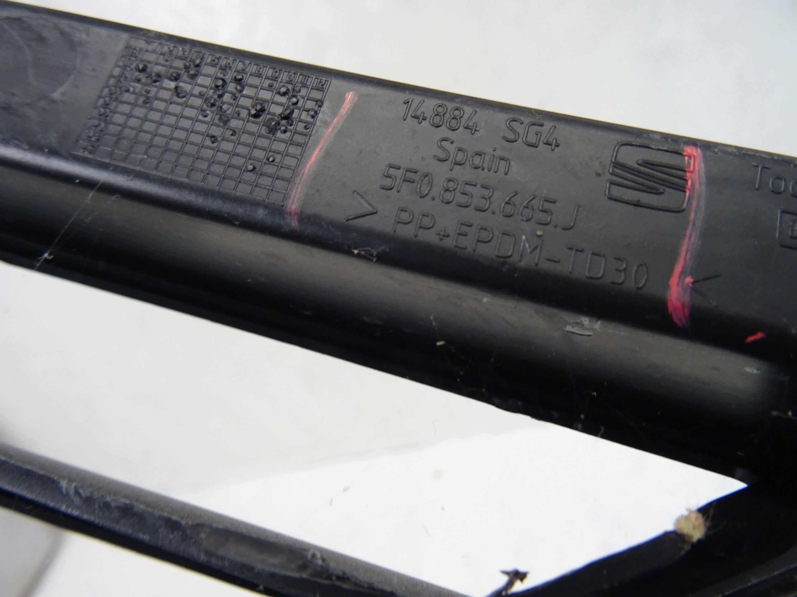 grid of a bumper left front SEAT LEON III LIFT 5F0853665J