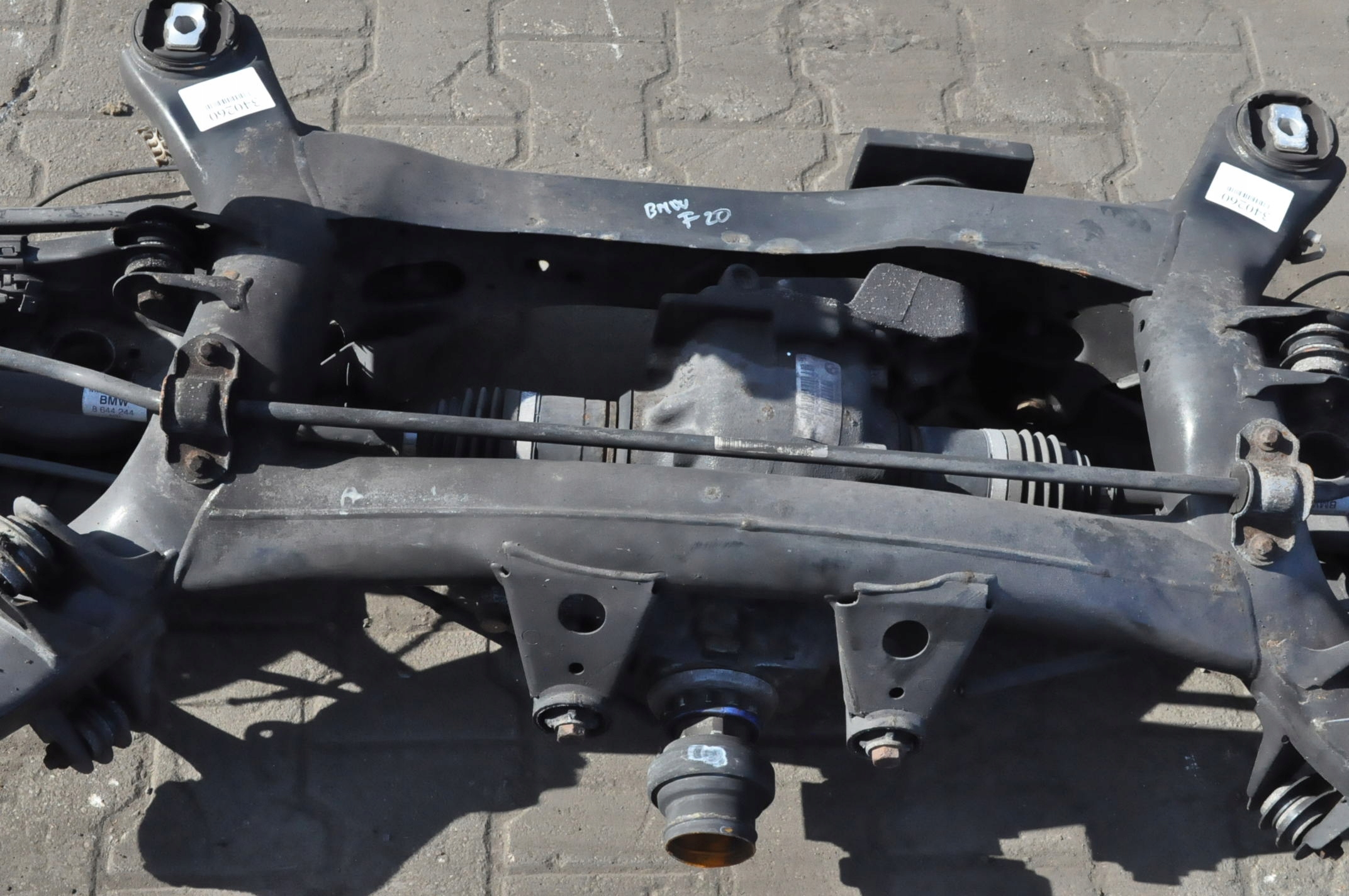 F20 116d 1.5 12V 116KM ZAWIESZENIE BELKA TYŁ + MOST 7599466 3.08 Producent części BMW