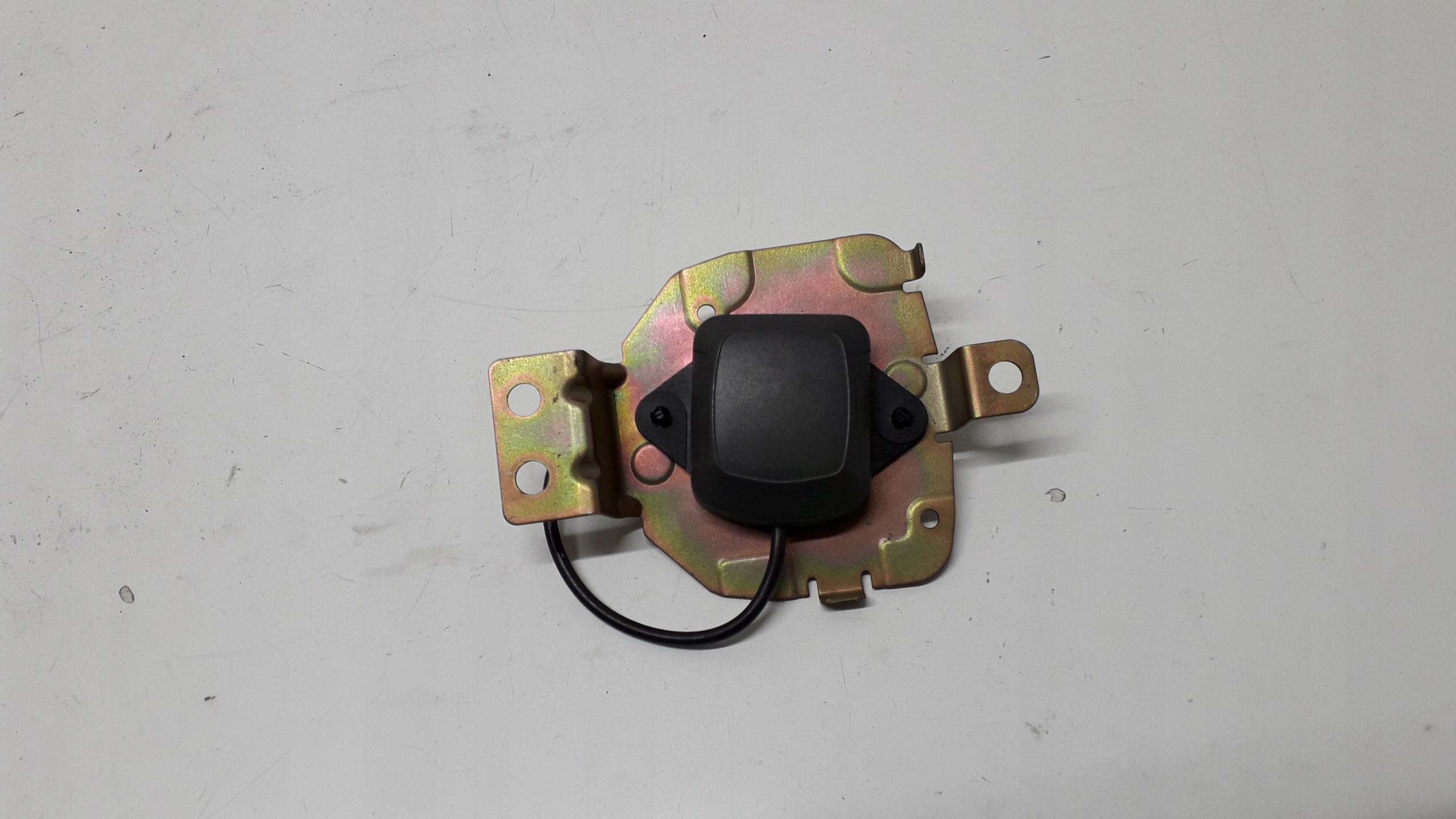 BMW 5 E39 ANTENA GPS 8360722 8375944