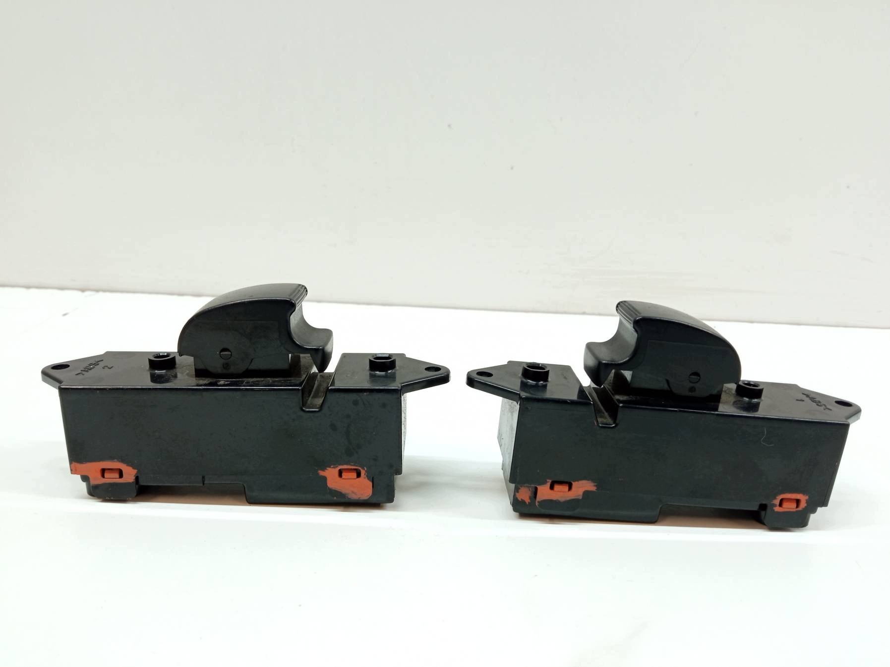 window control switch rear part left right 8608A061 Peugeot 4007 and (2007-2012)