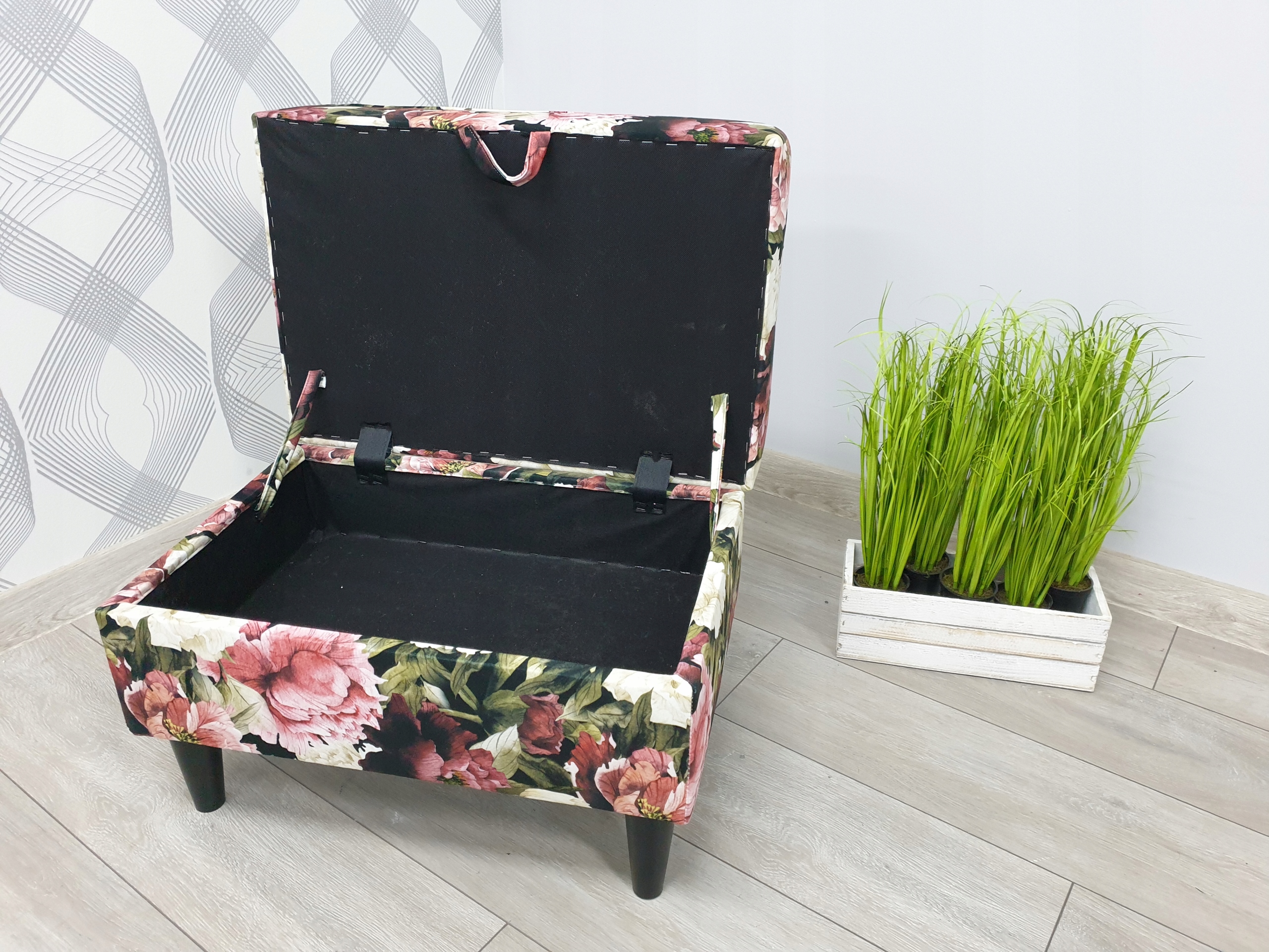 FOTEL USZAK STYL SKANDYNAWSKI Z PODNÓŻKIEM/PIWONIA Materiał obicia welur