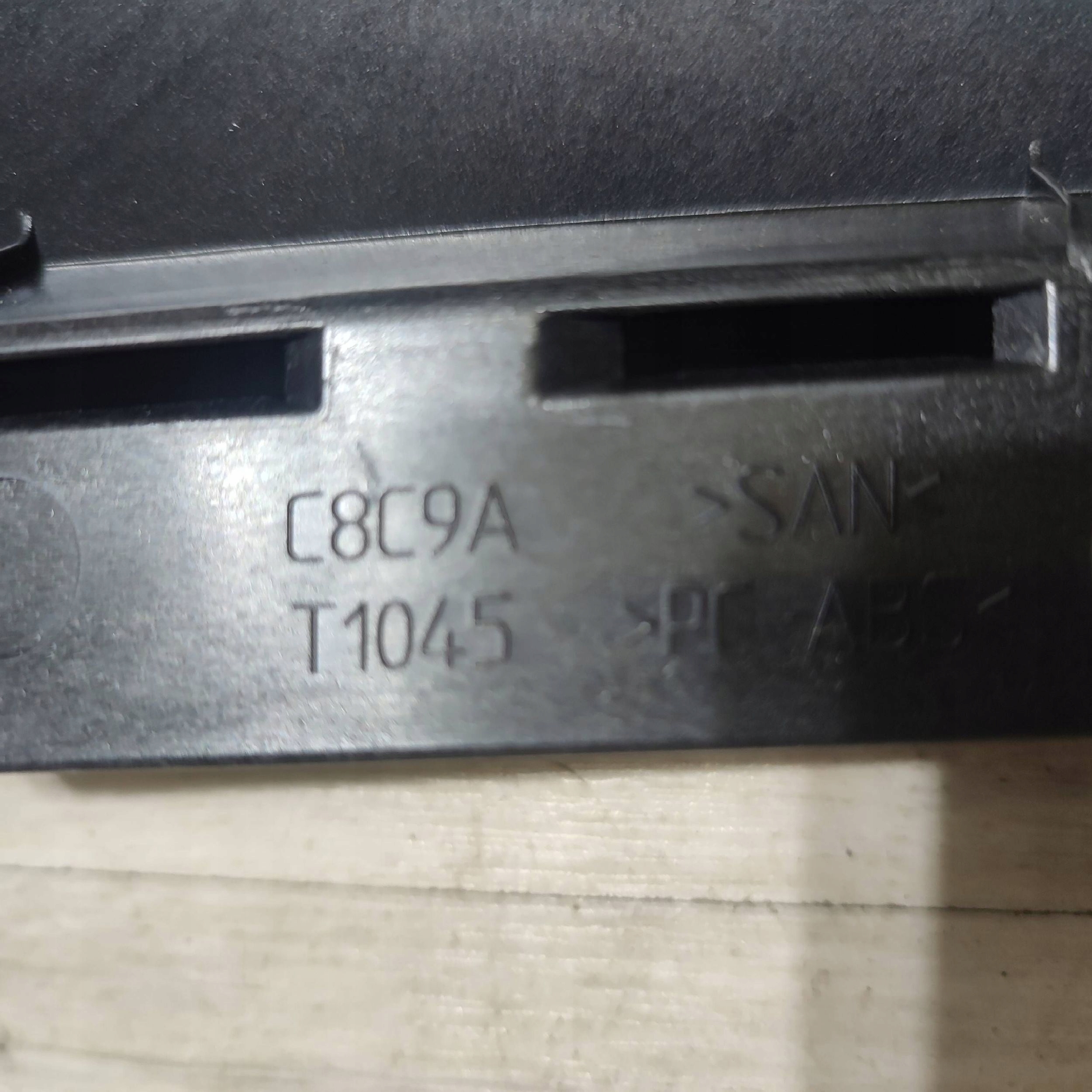 moulding door przednich front side left Jaguar F-Pace HK8320555A