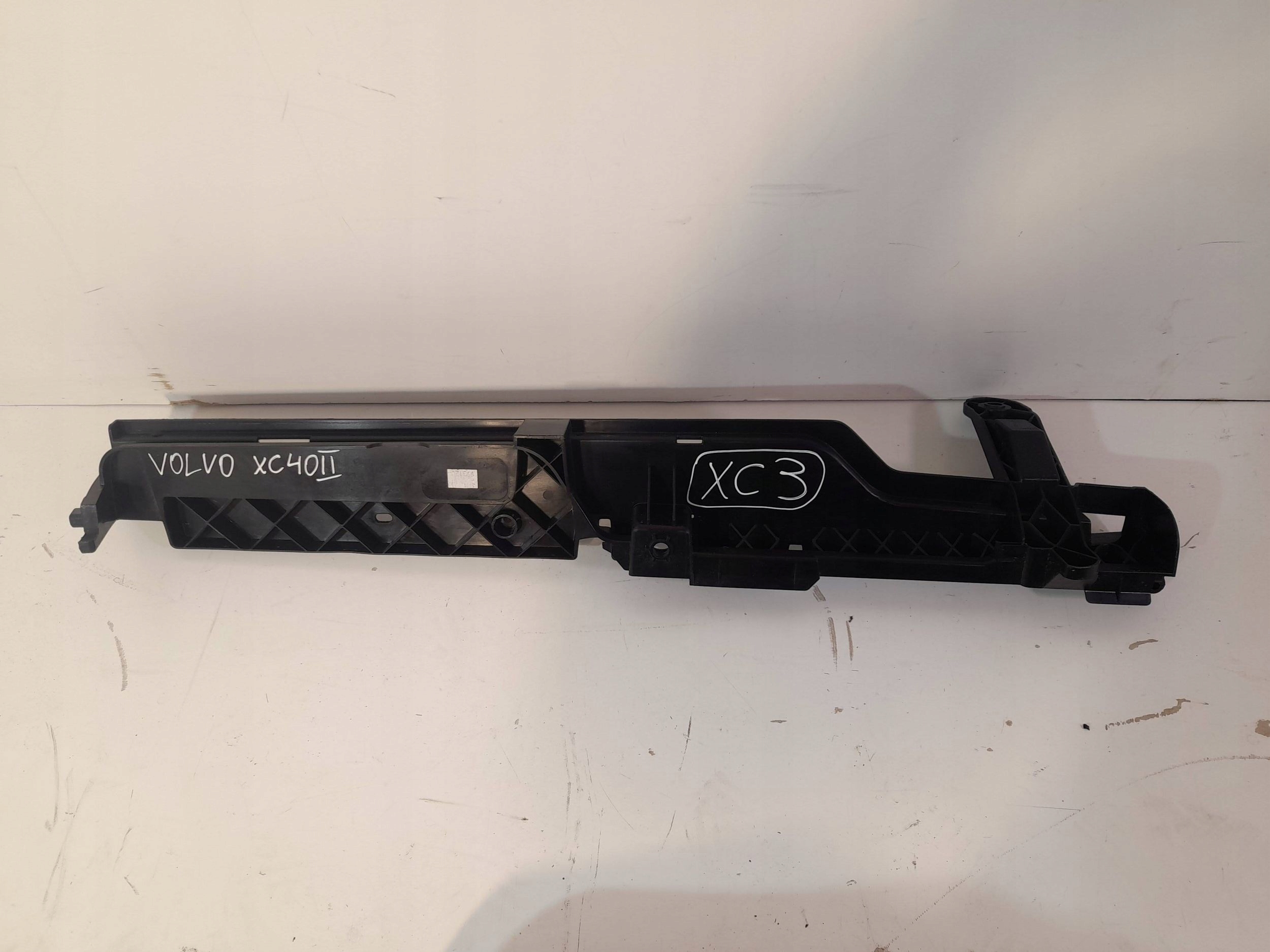 Volvo XC40 moulding boot left 32131207 (XC3)