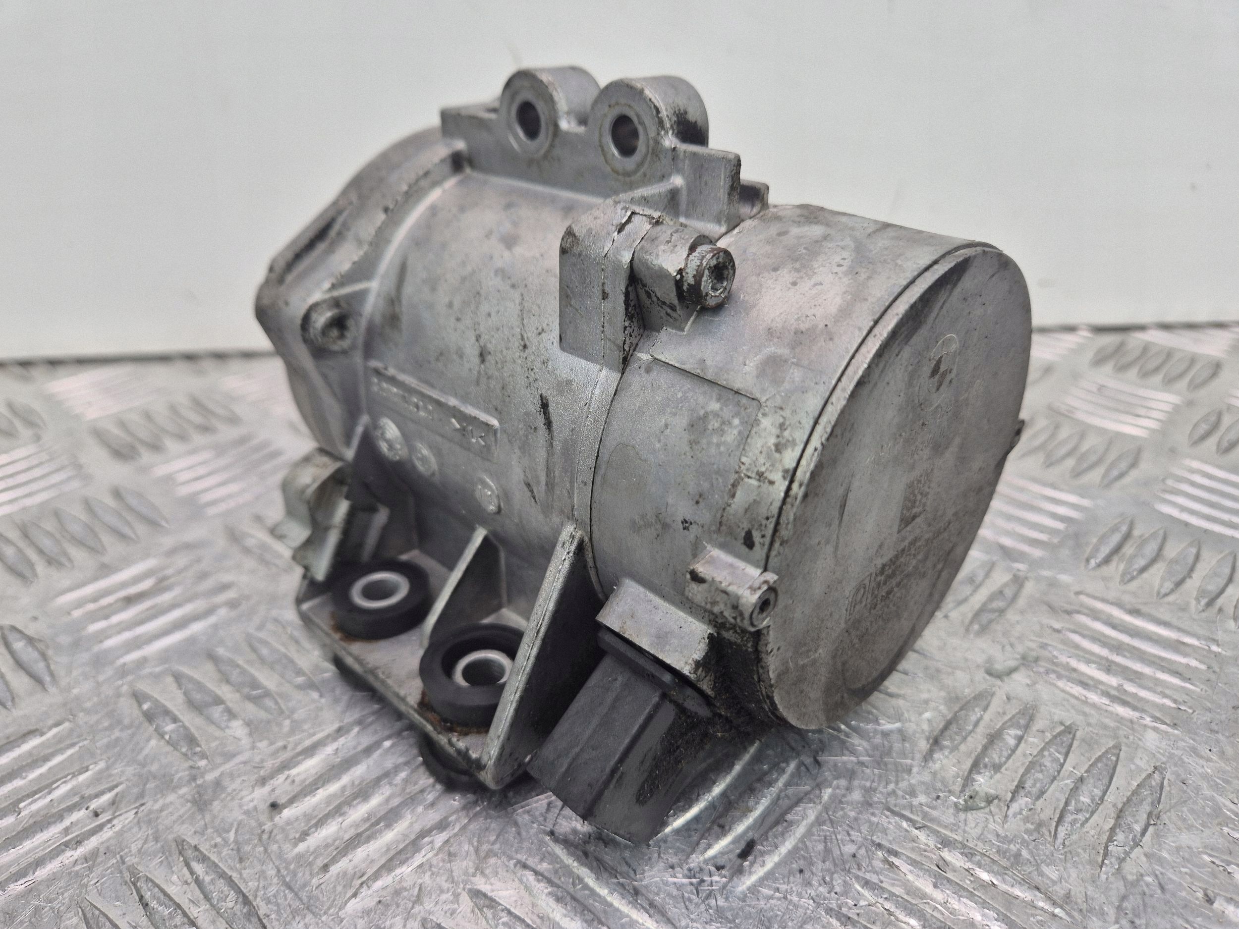 supplementary water pump BMW 5 E60 E61 525i N52B25AE 7586924