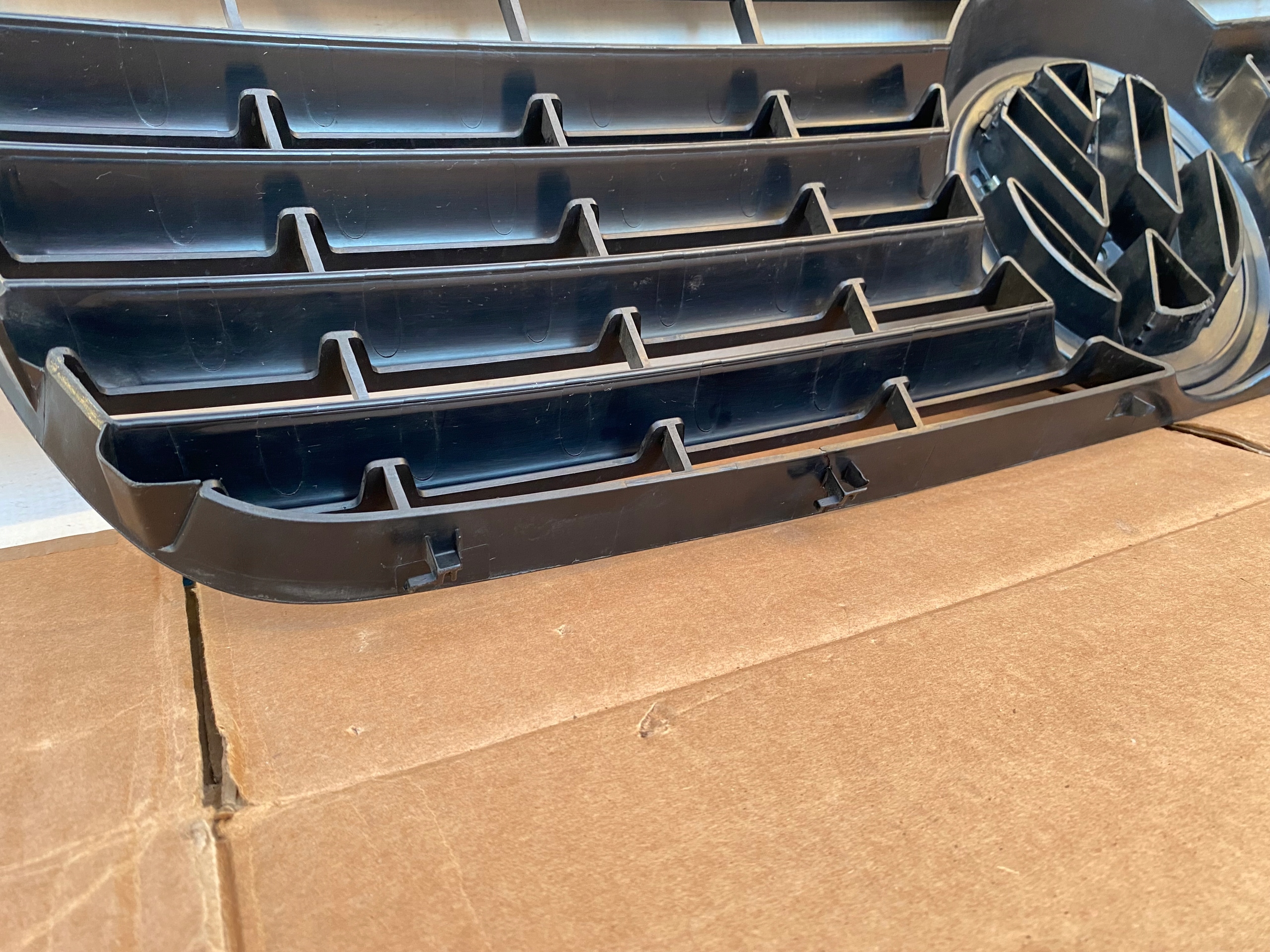 VW T5 CARAVELLE MULTIVAN 03- GRIGLIA Originale Logo CHROM 7H0807101