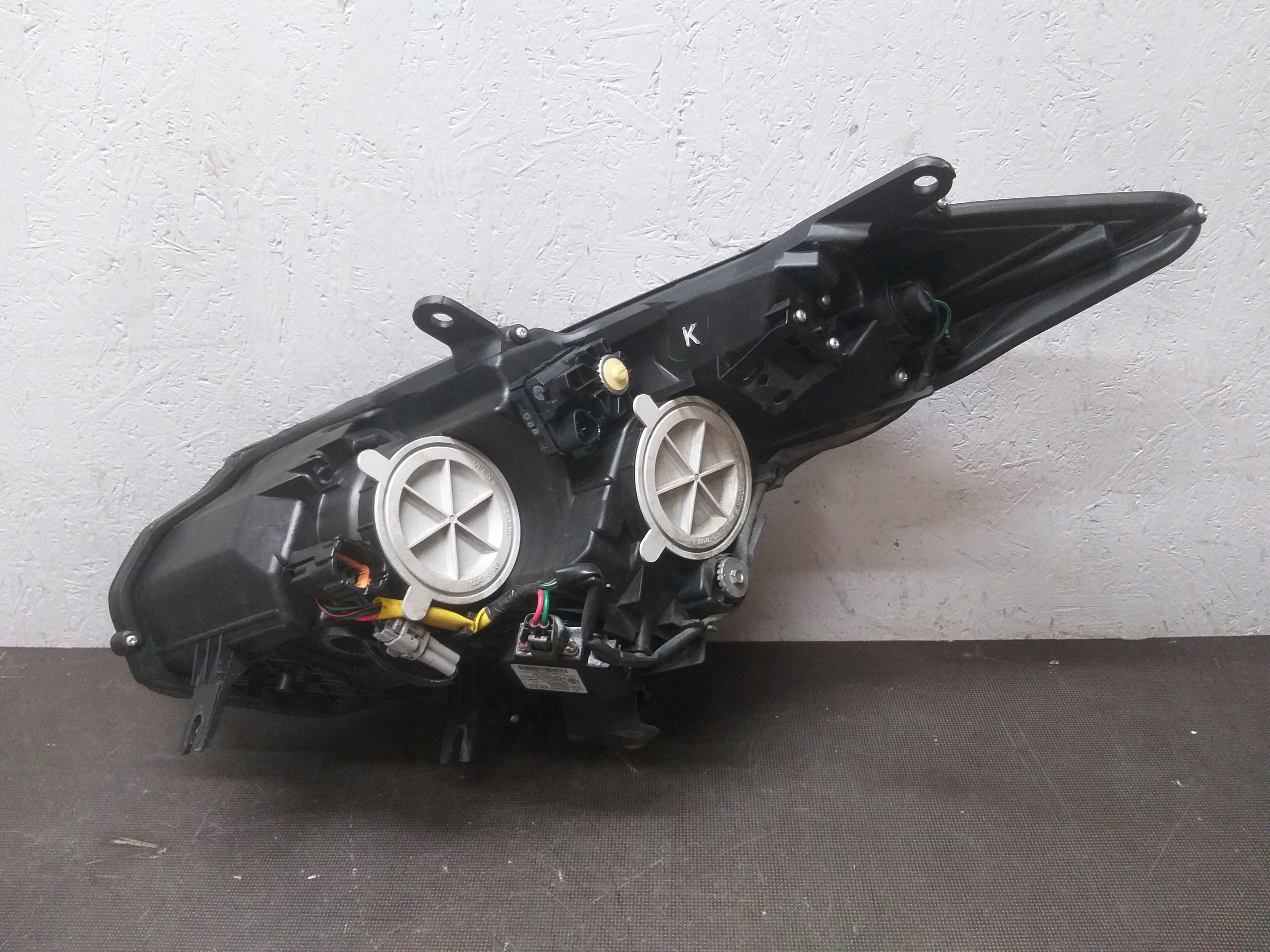 light front right NISSAN GTR XENON 100-63954