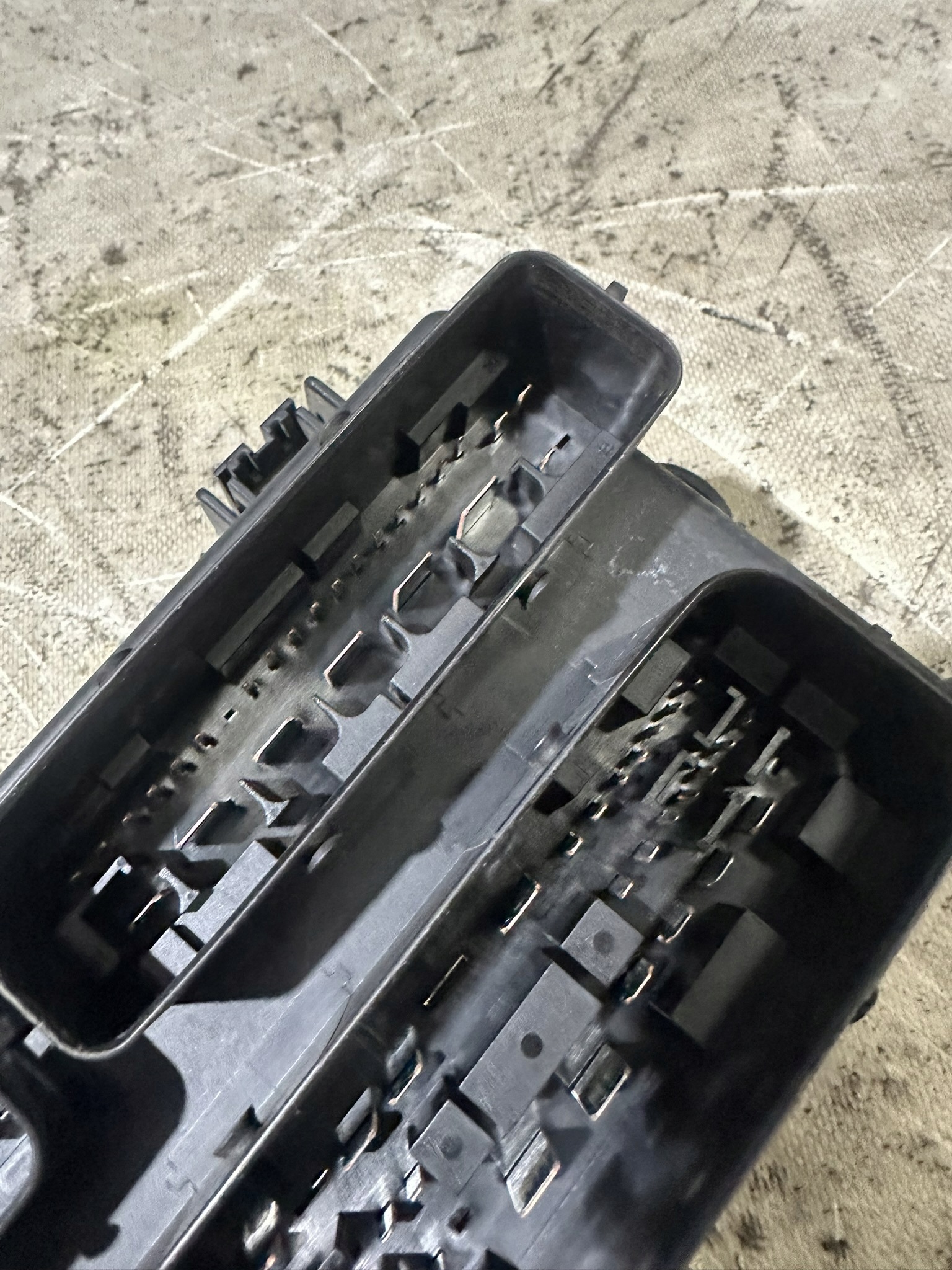 fuse box OPEL CORSA D 1.0B 13217392EF
