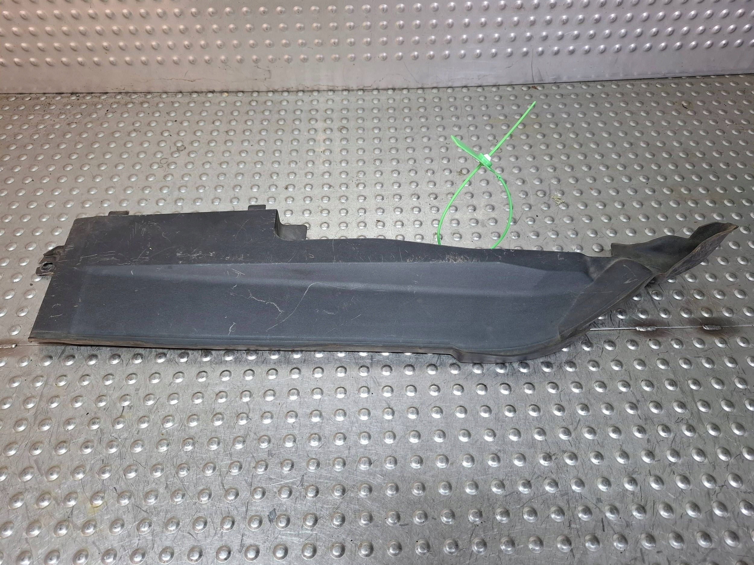 cover under the window left 4H0819335C AUDI A8 D4