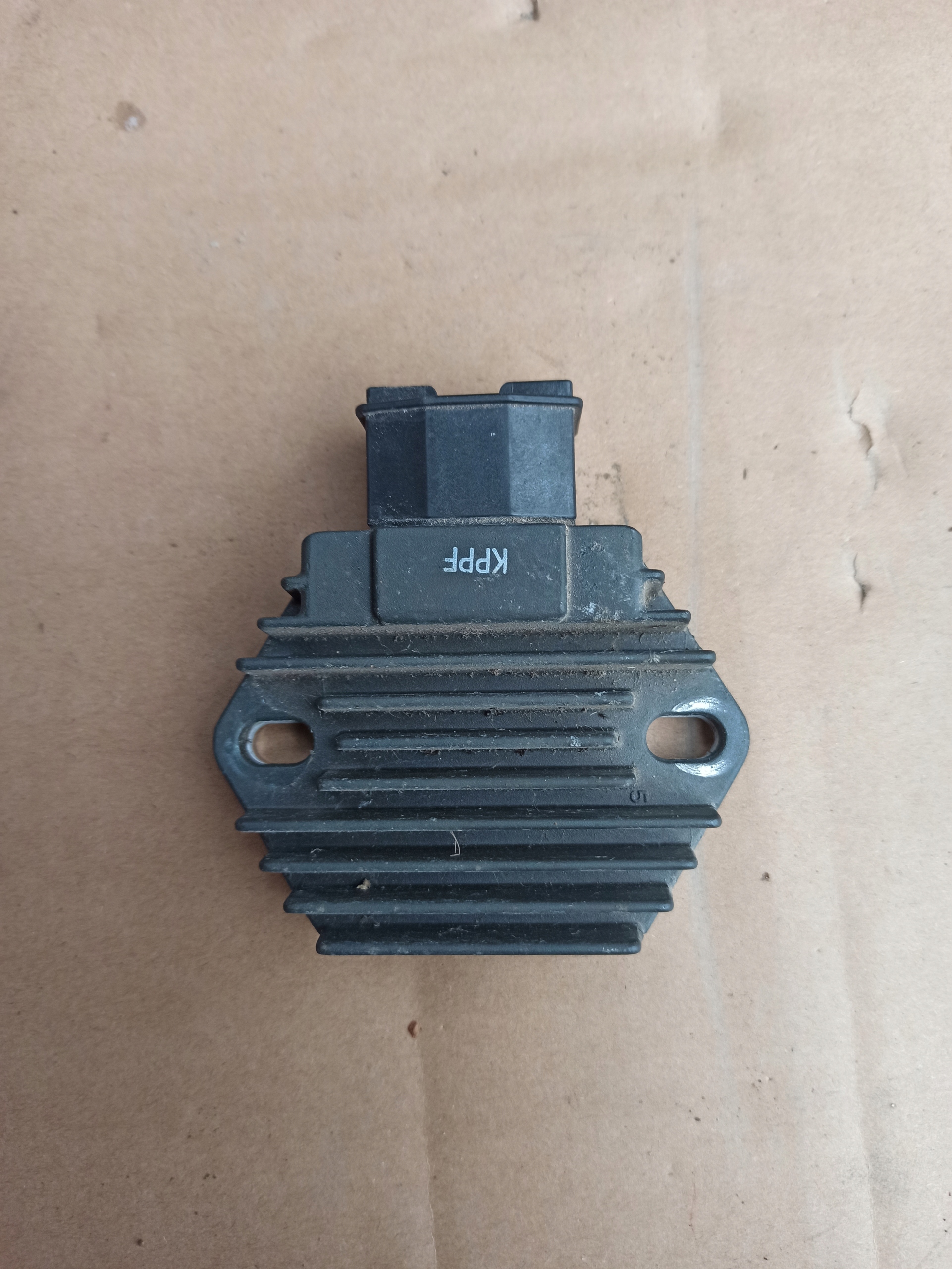 

Regulator napięcia Honda cbr 125 jc34 04-07