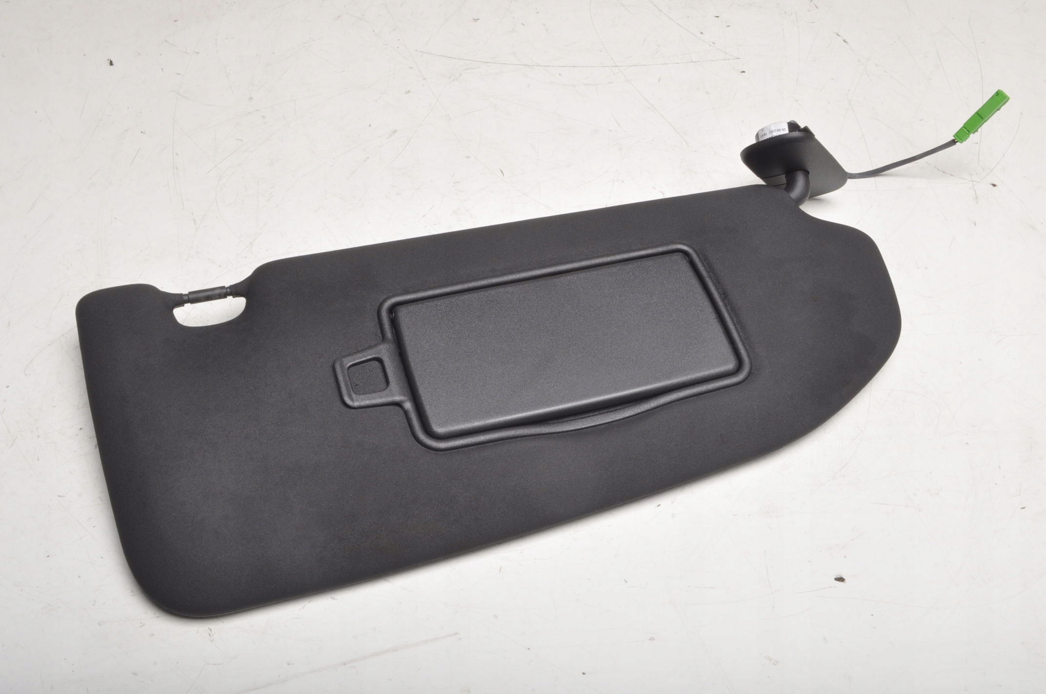 VOLVO XC60 II OSŁONA SŁONECZNIK PRAWY