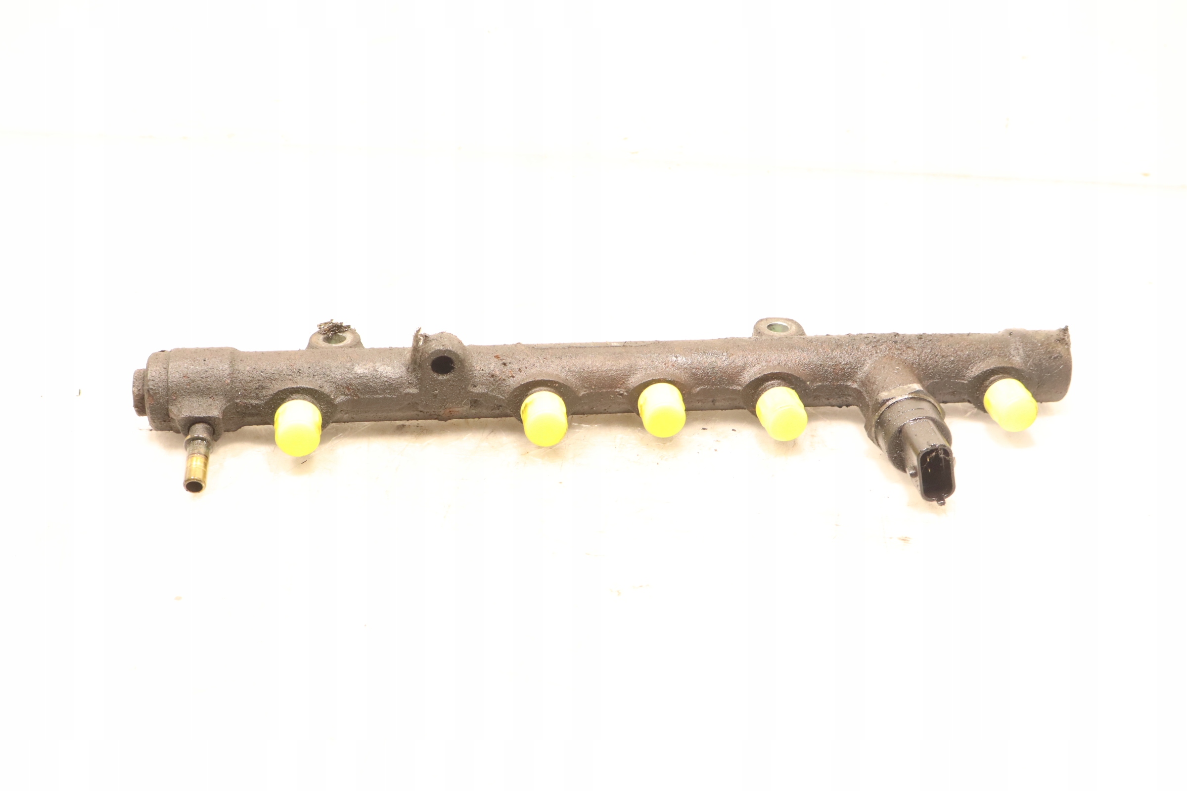 renault oe 8200330912 топливная рейка