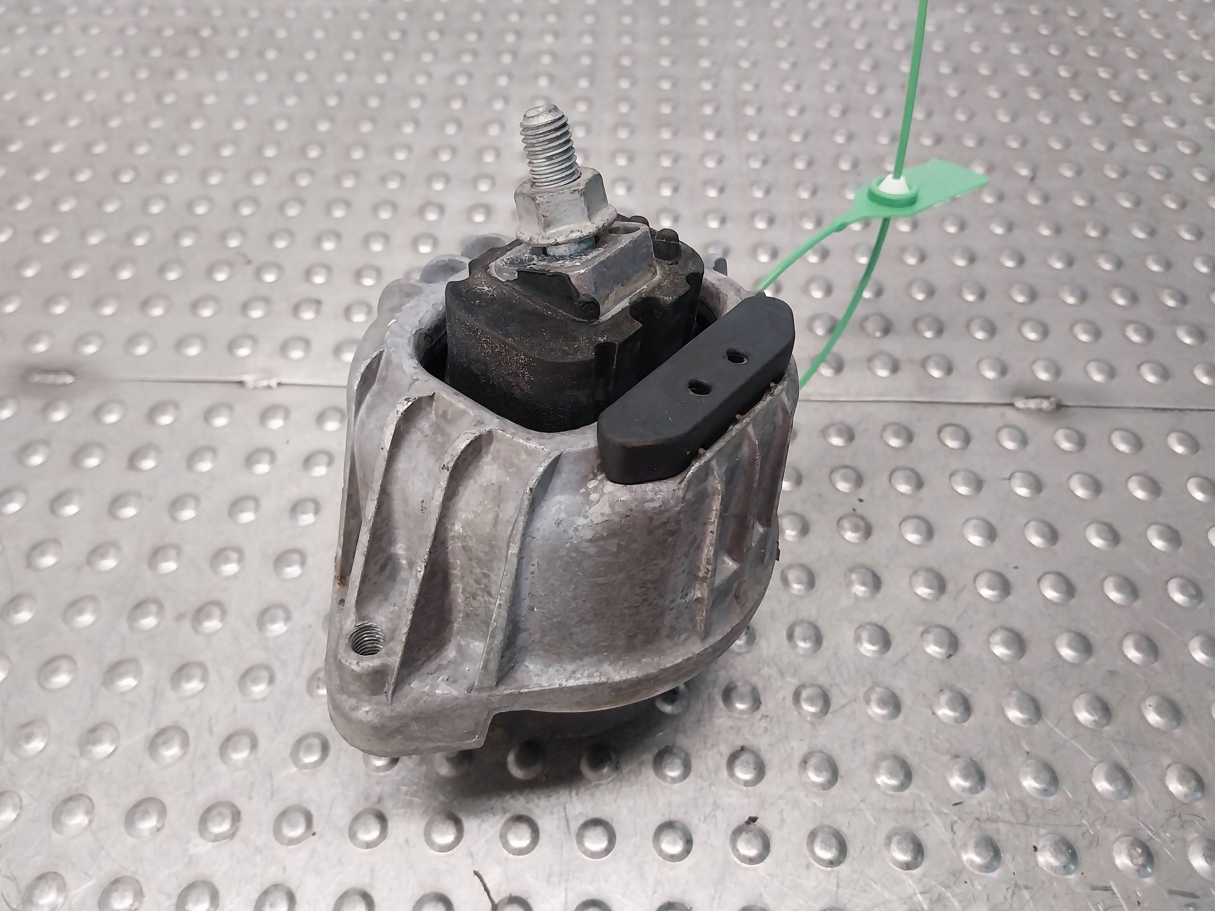 Stütze Motorlager 6768800 BMW E81 E87 E90 E91 E84 E92 E93