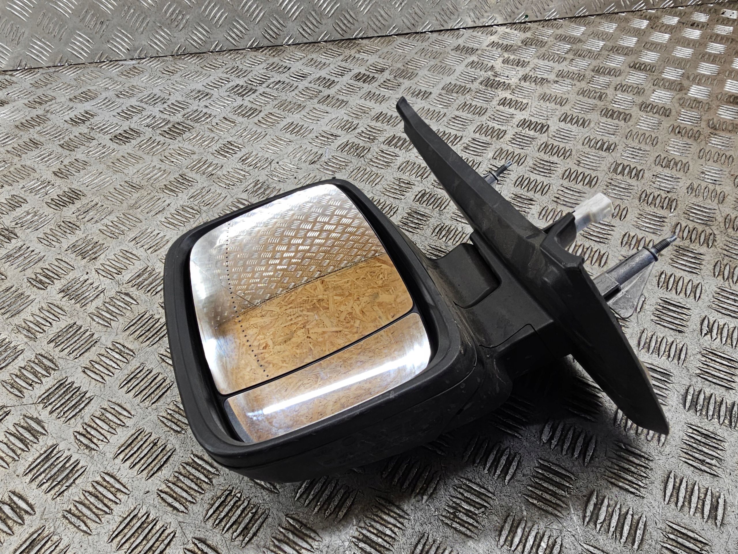 RENAULT TRAFIC III VIVARO TALENTO NV300 left mirror 963027763R