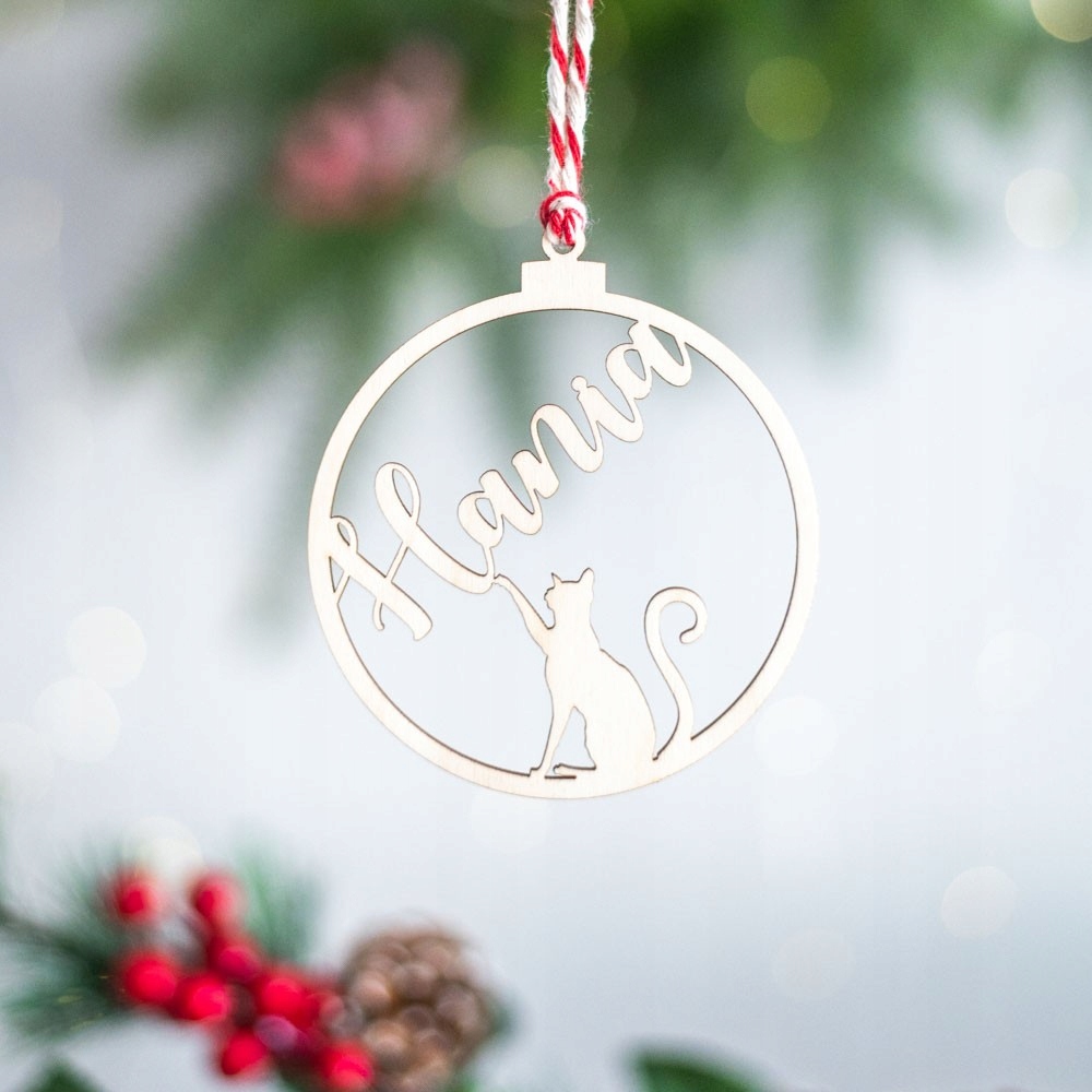 BOMBKA DREWNIANA NA ŚWIĘTA Z IMIENIEM MIKOŁAJ KOT Motyw zwierzęta