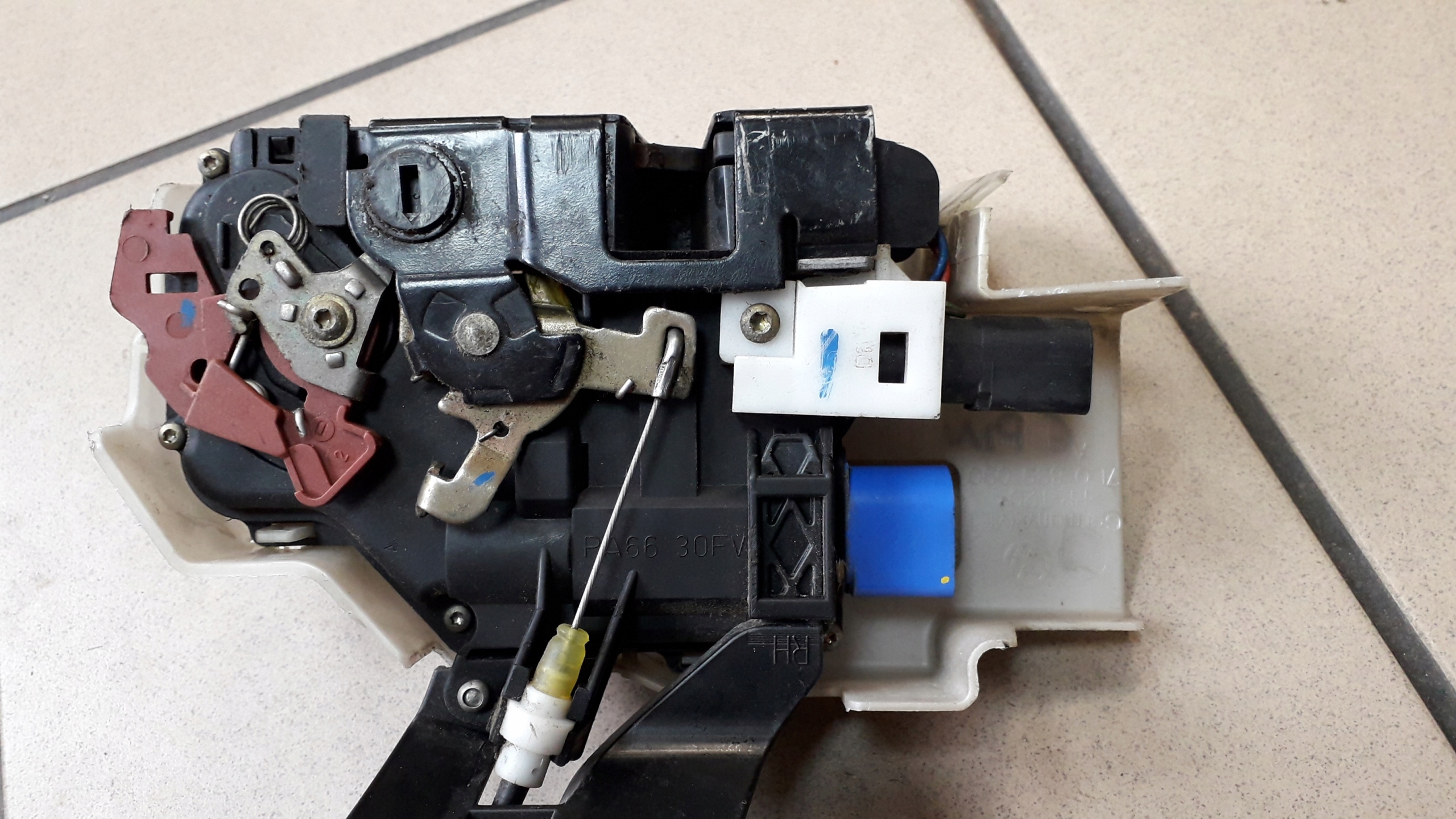 VW TOUAREG 02- ZAMEK PRAWY TYLNY 7L0839016B DOMYK